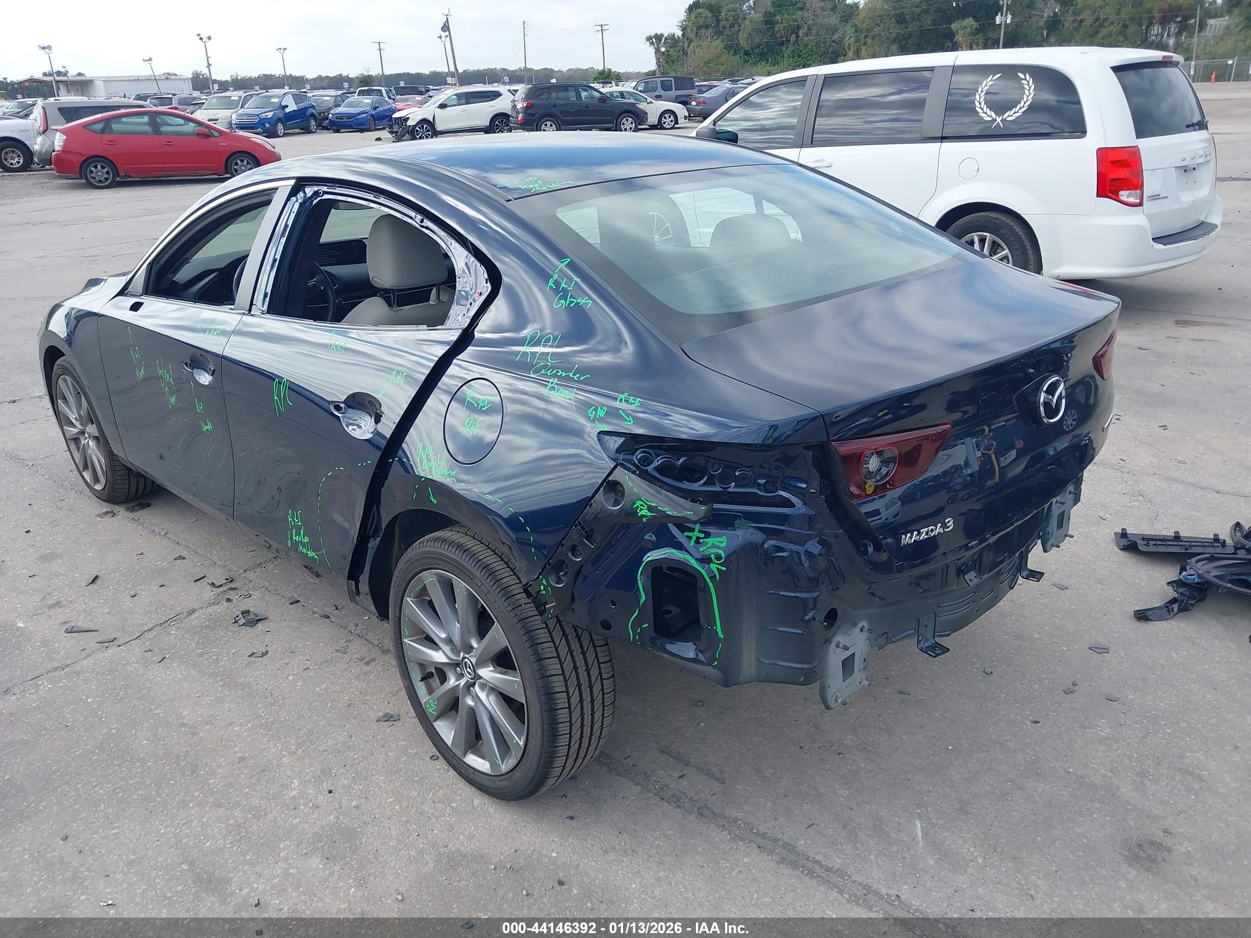 MAZDA MAZDA3 image 3