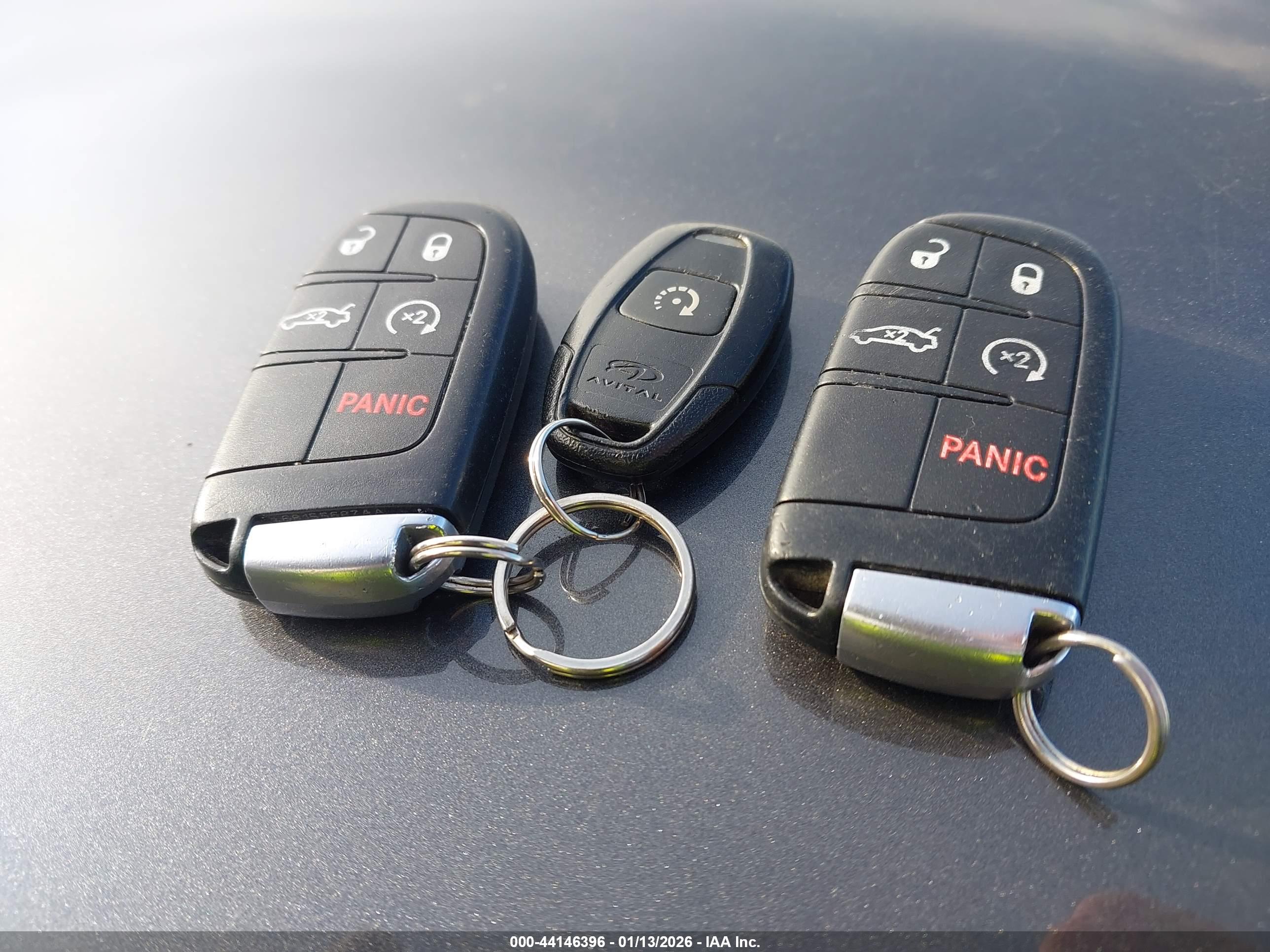 CHRYSLER 200 image 11