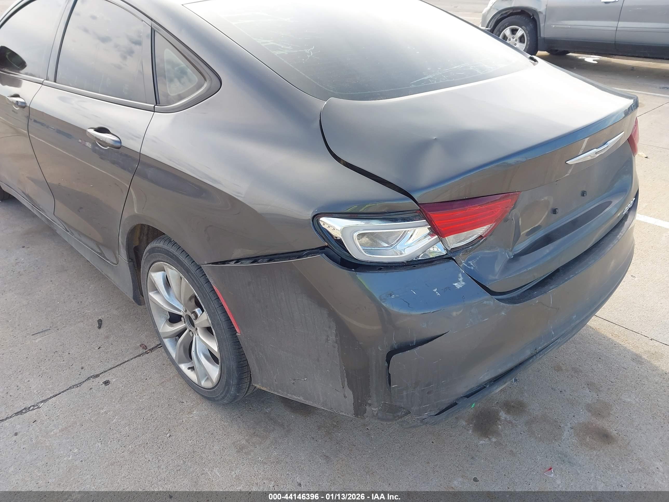 CHRYSLER 200 image 6