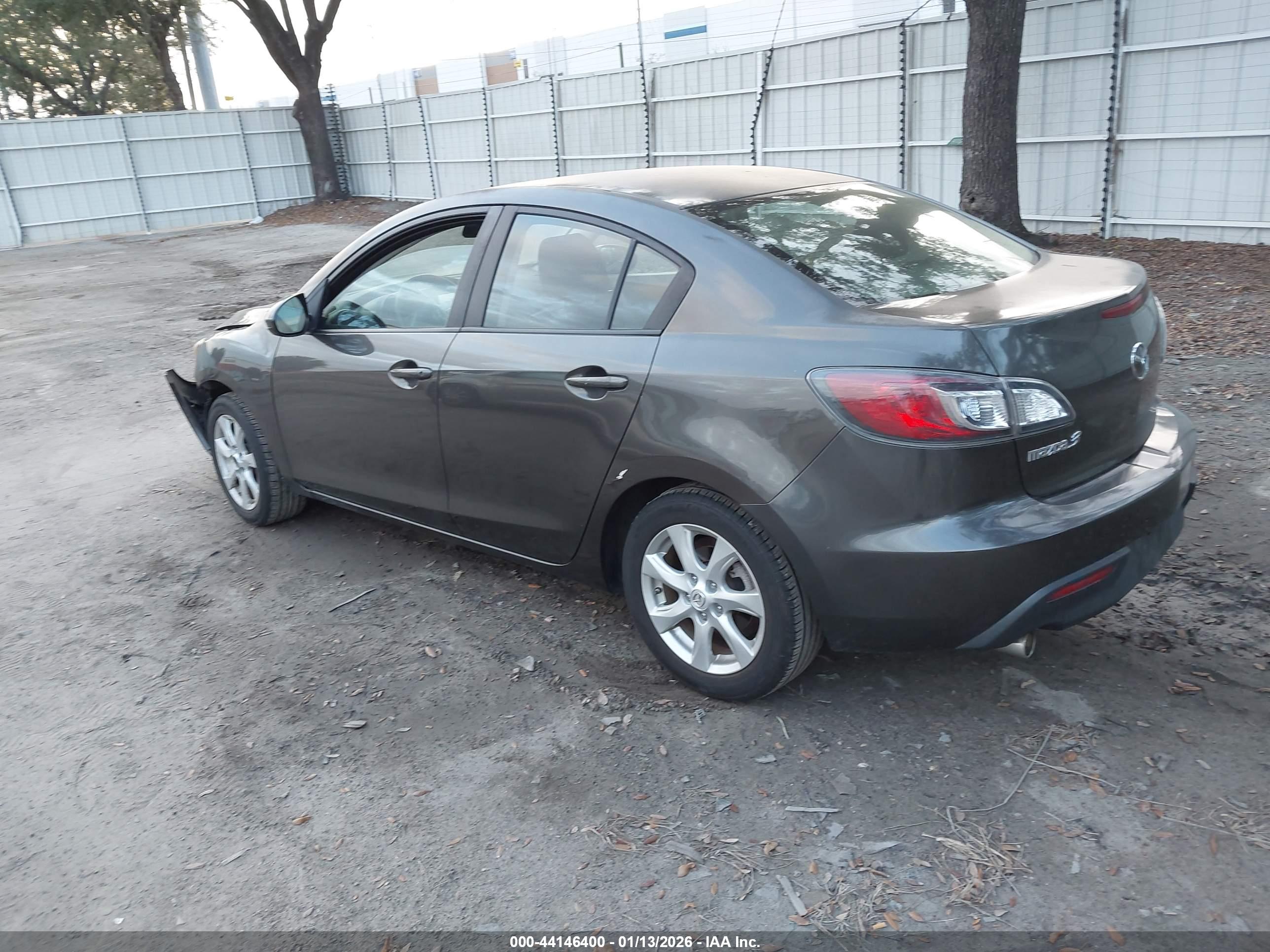 MAZDA MAZDA3 image 3