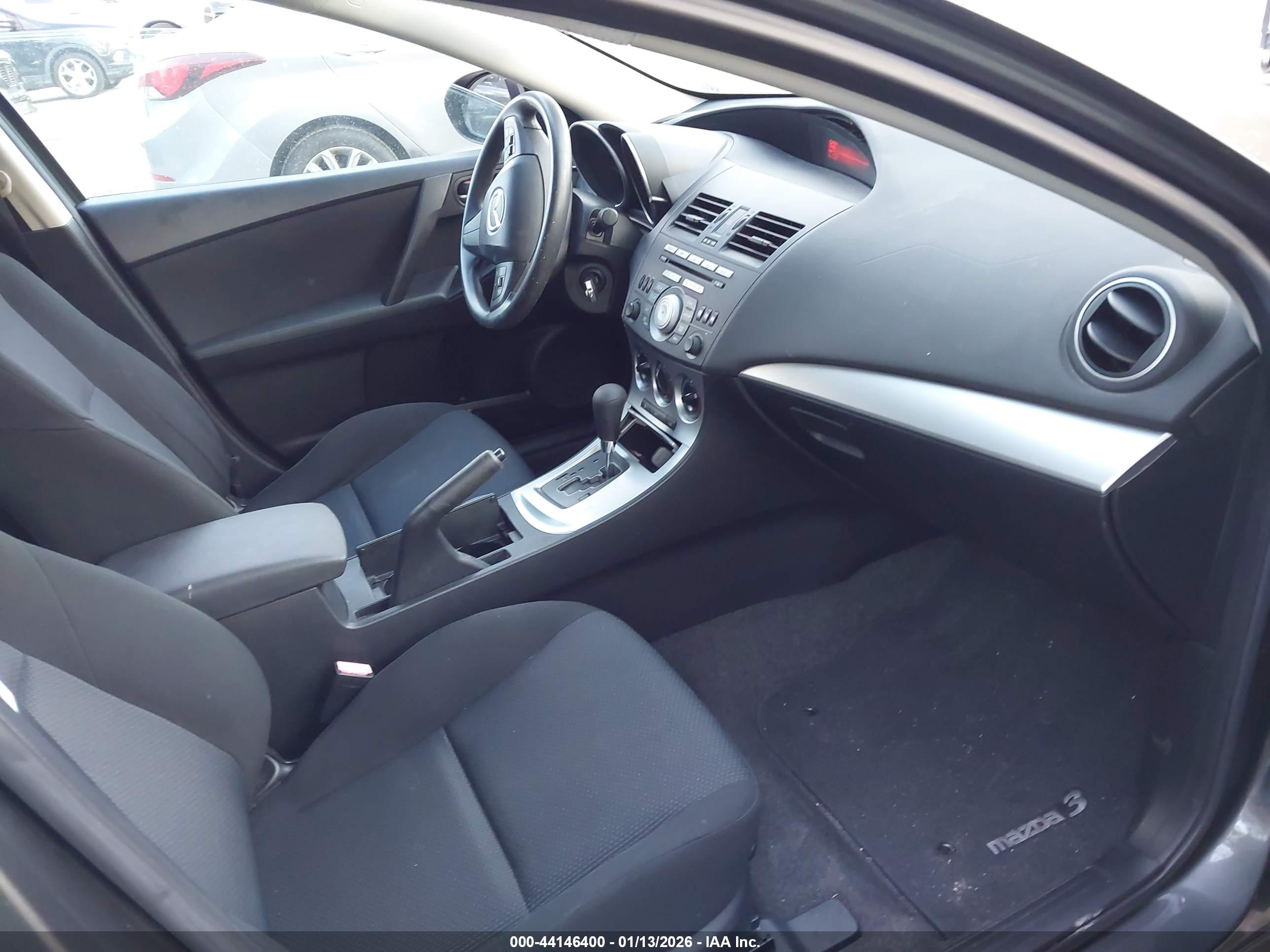 MAZDA MAZDA3 image 5