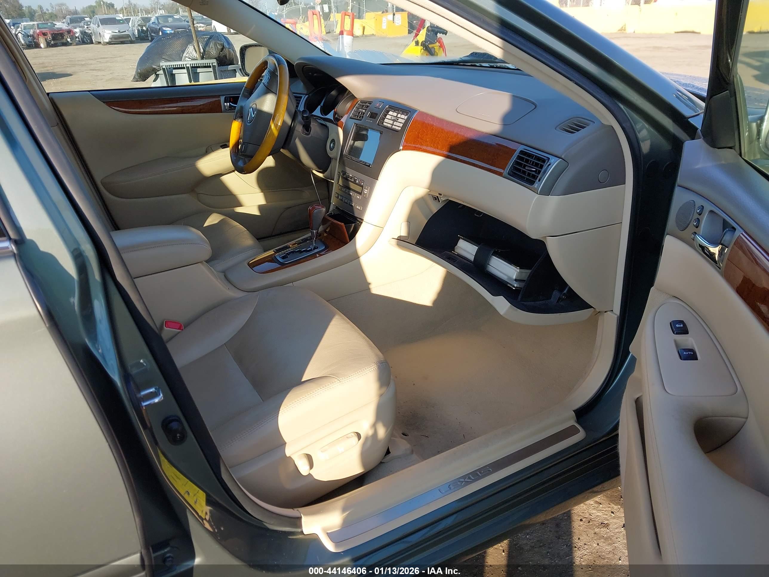 LEXUS ES image 5