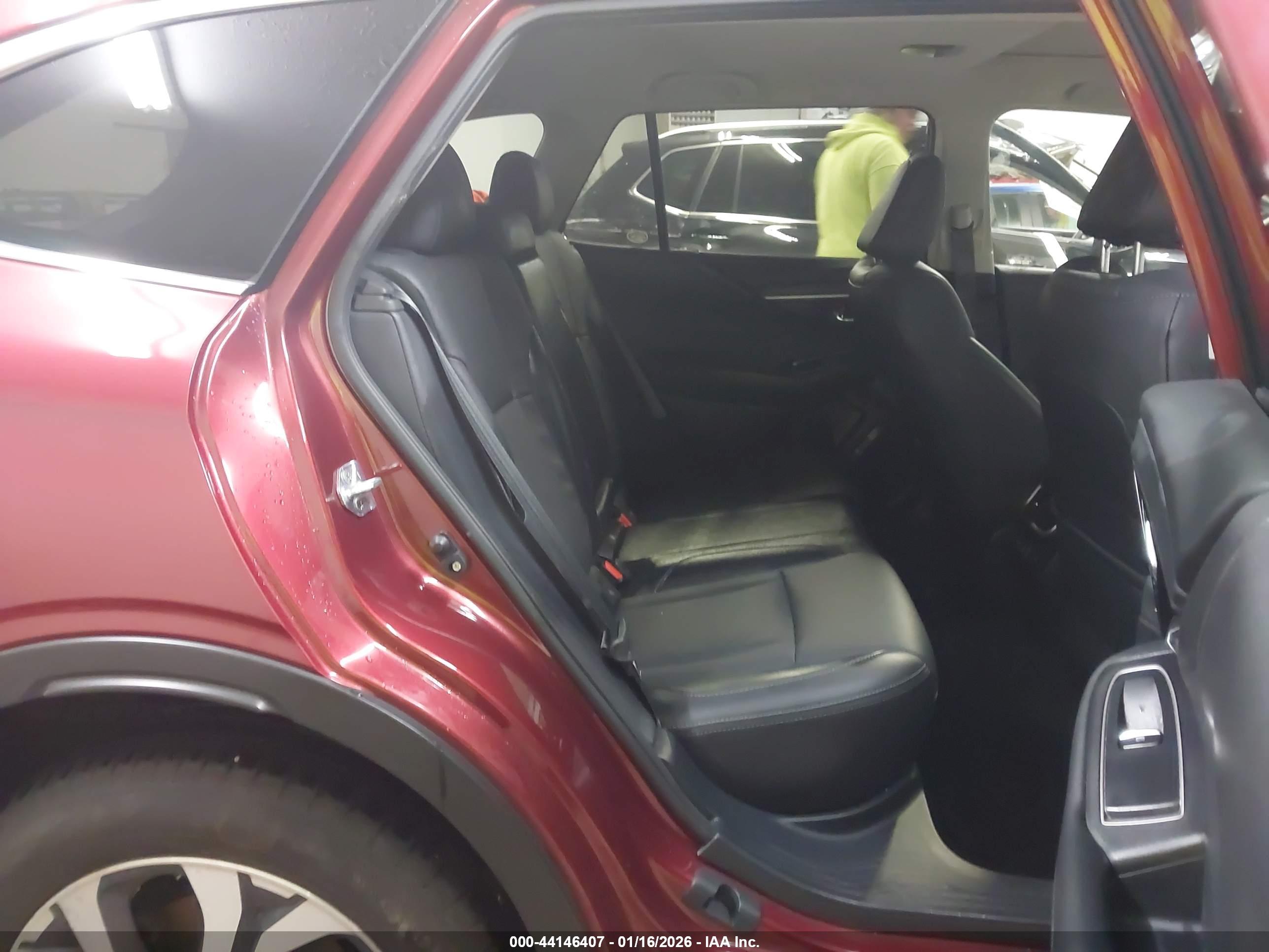 SUBARU OUTBACK image 8