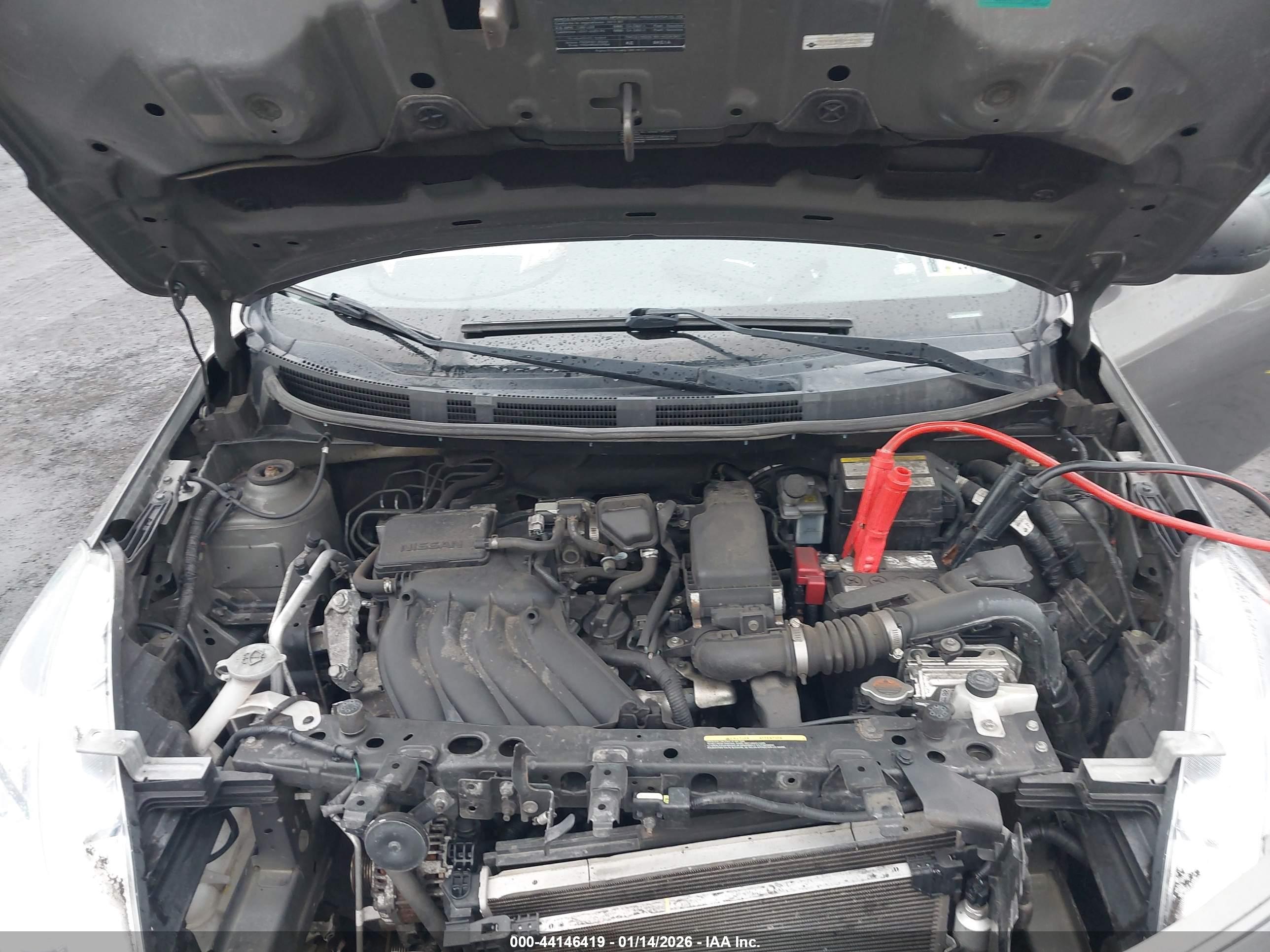 NISSAN VERSA image 10
