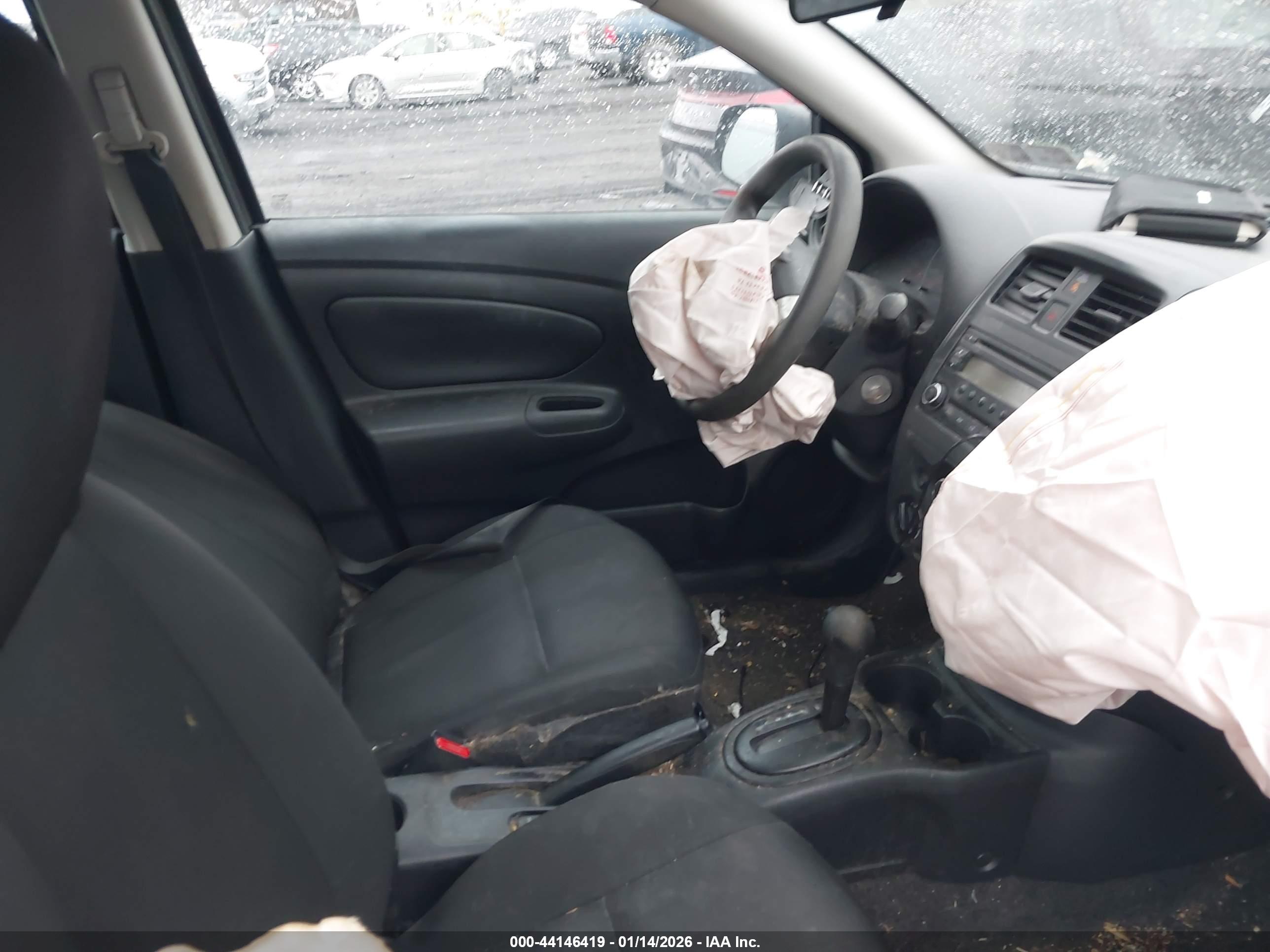 NISSAN VERSA image 5