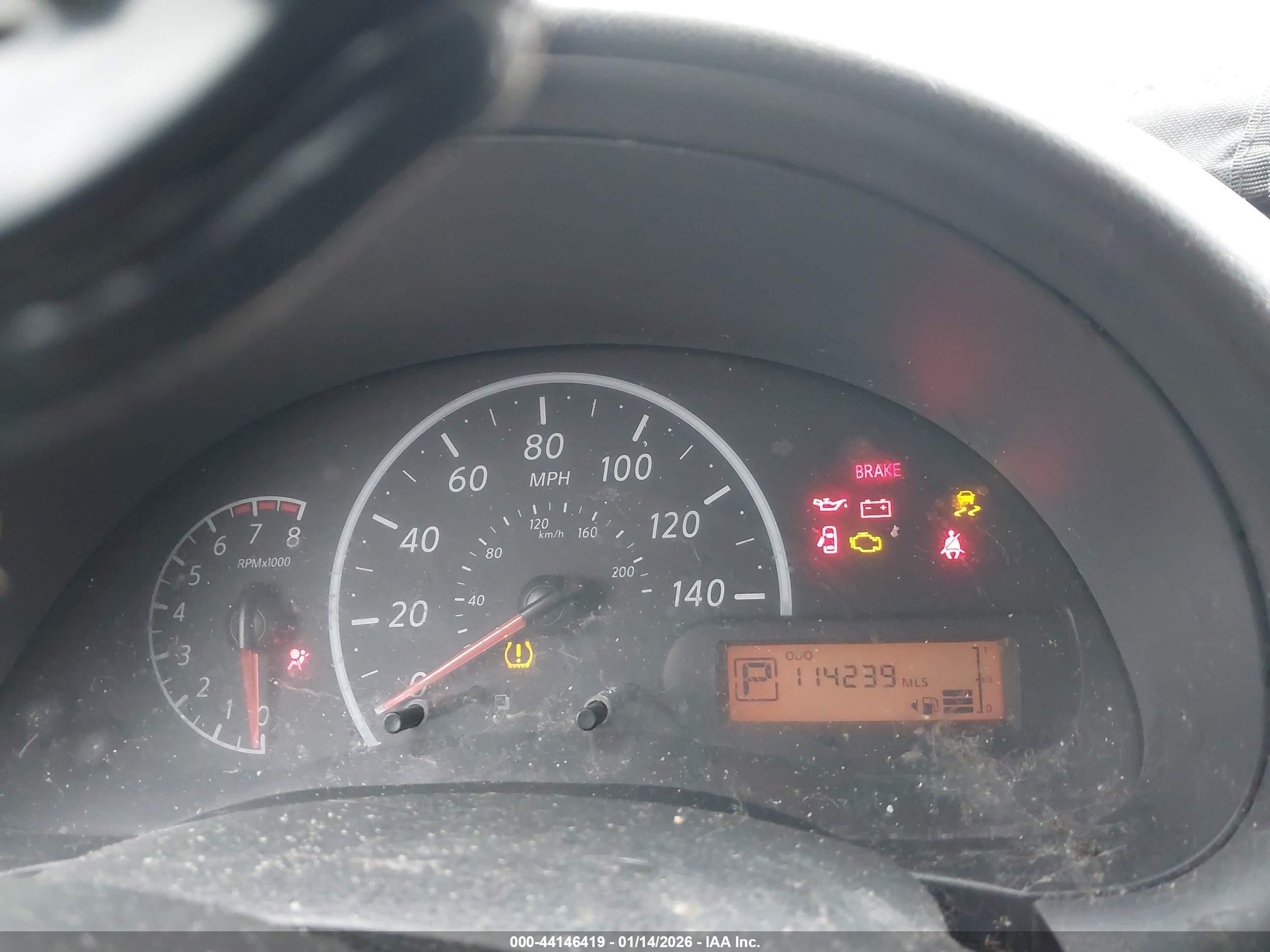 NISSAN VERSA image 7