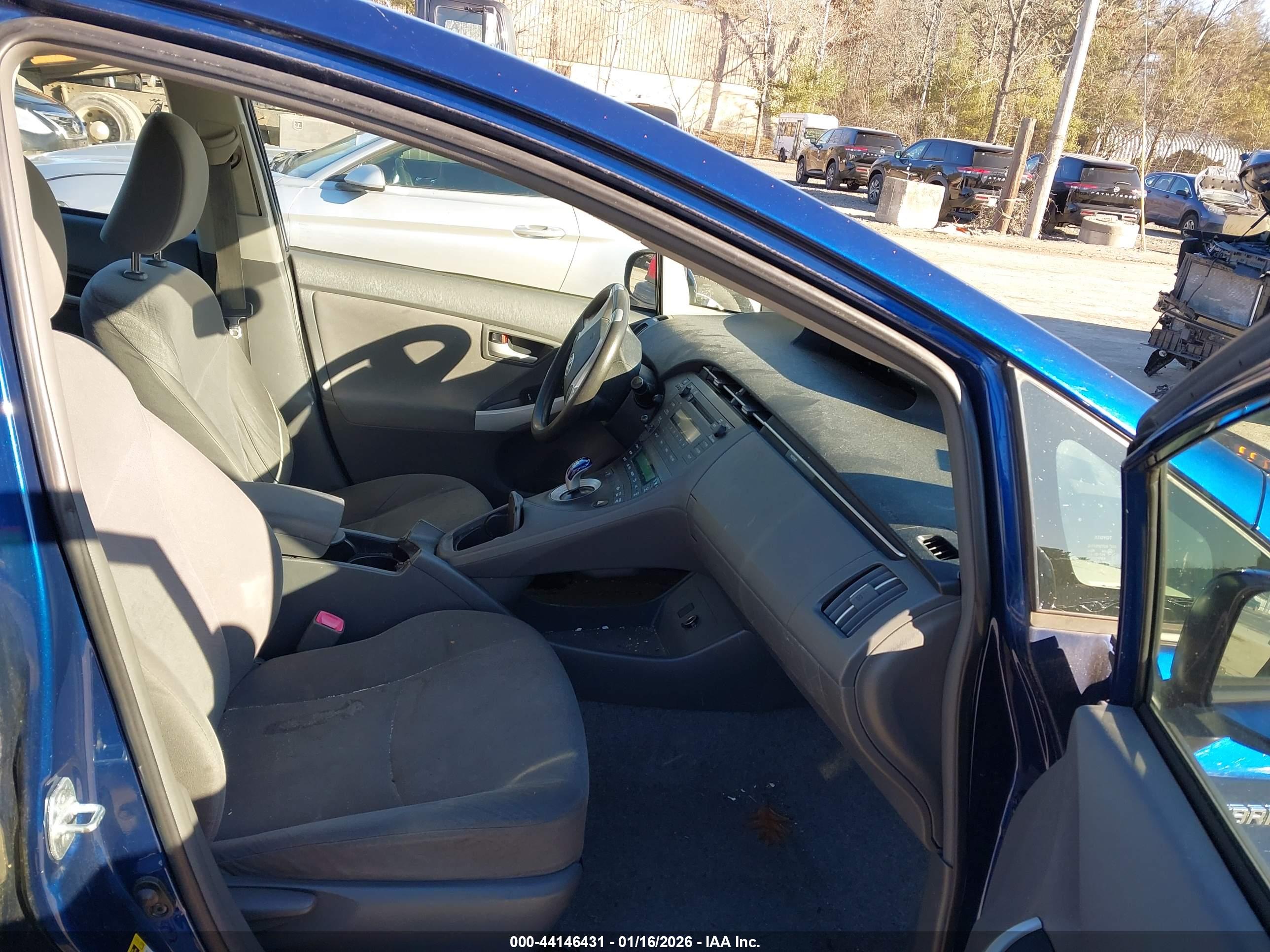 TOYOTA PRIUS image 5