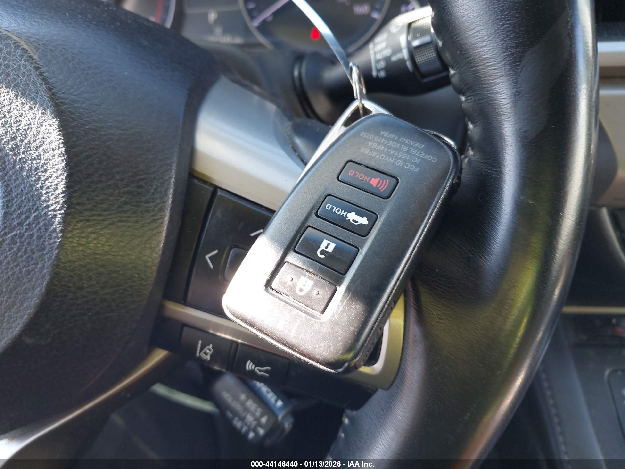 LEXUS ES image 11