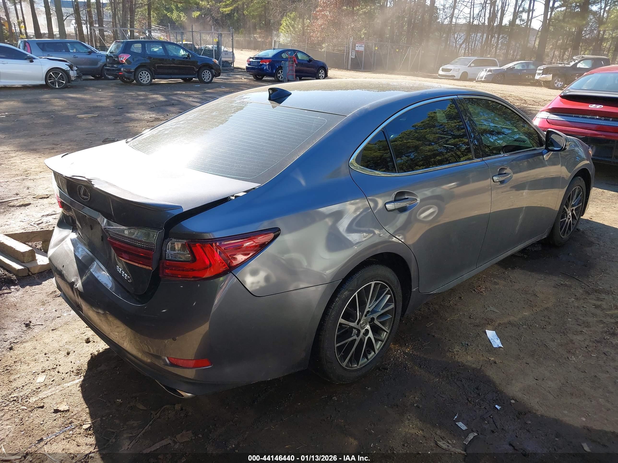 LEXUS ES image 4