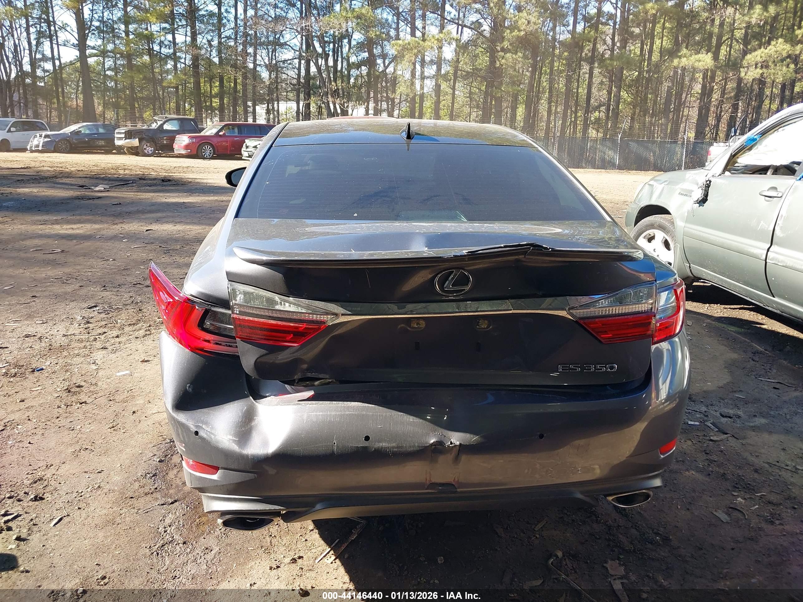 LEXUS ES image 6
