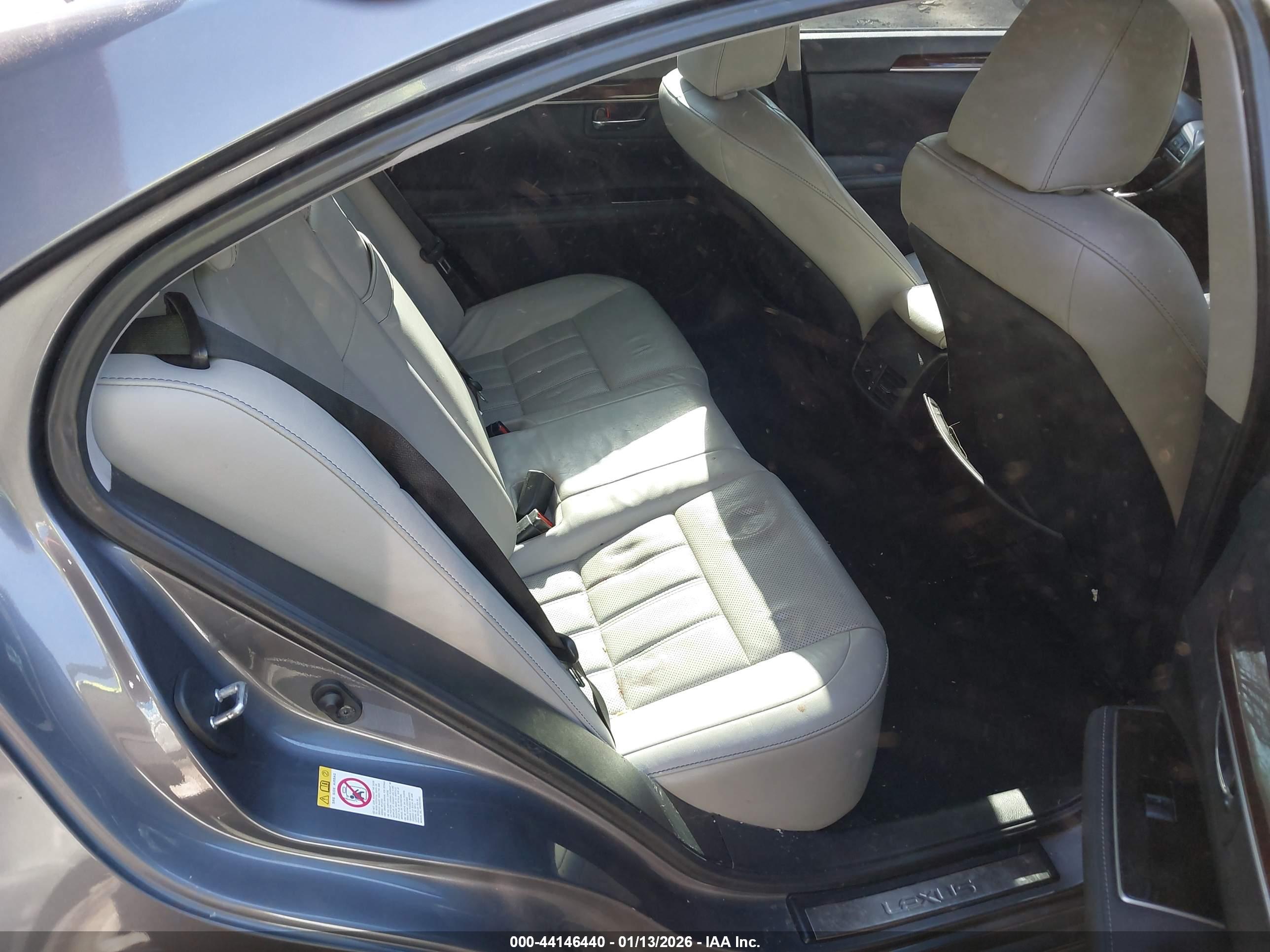 LEXUS ES image 8