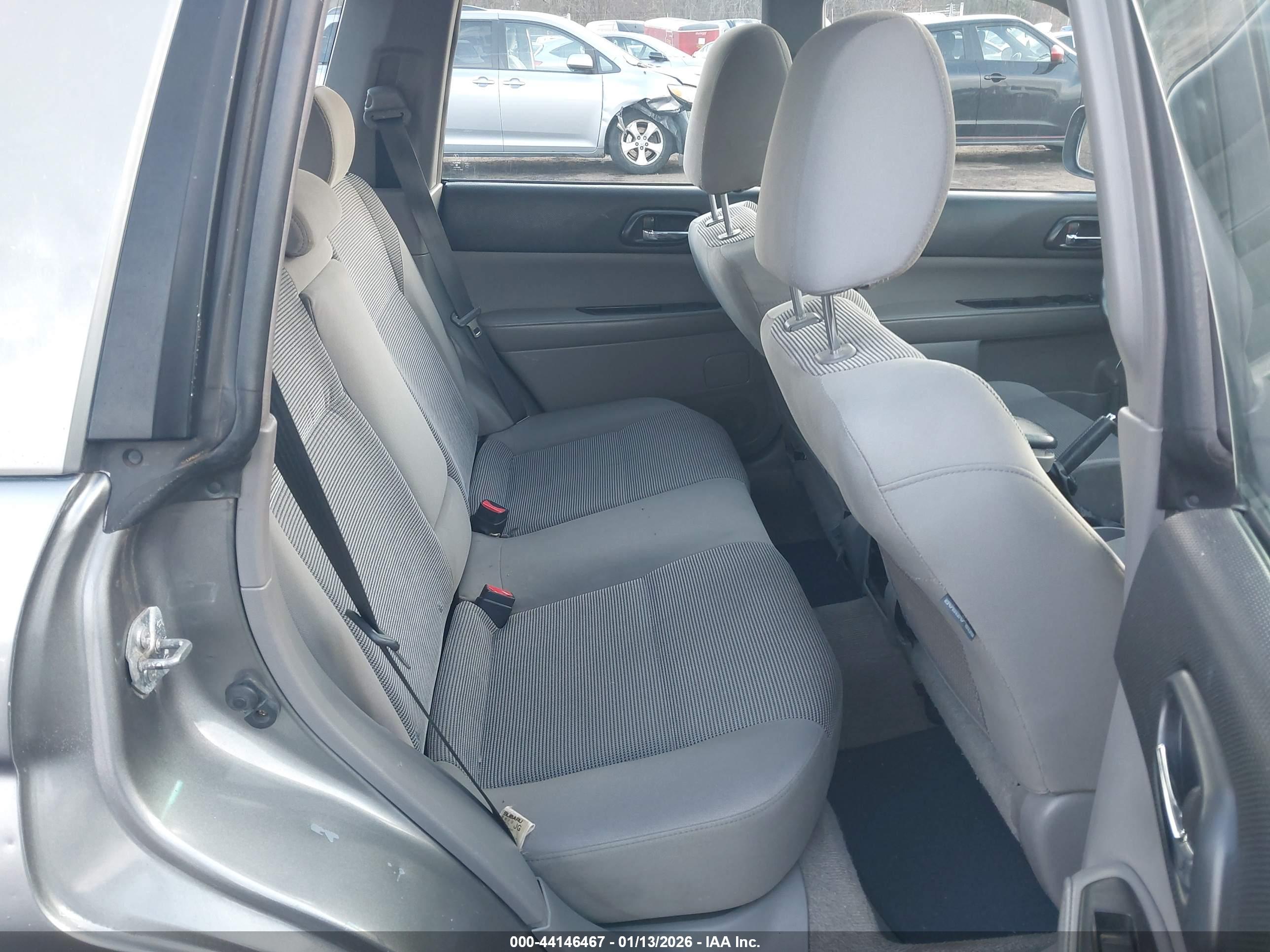 SUBARU FORESTER image 8