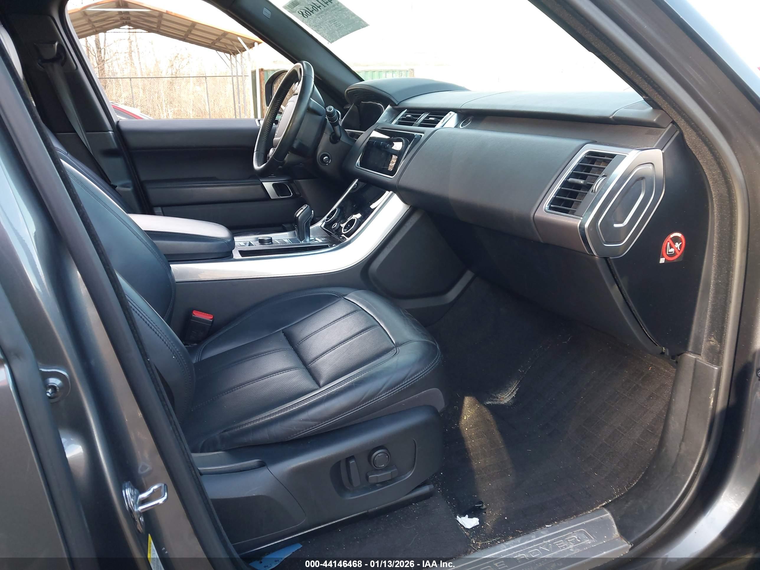 LAND ROVER image 5