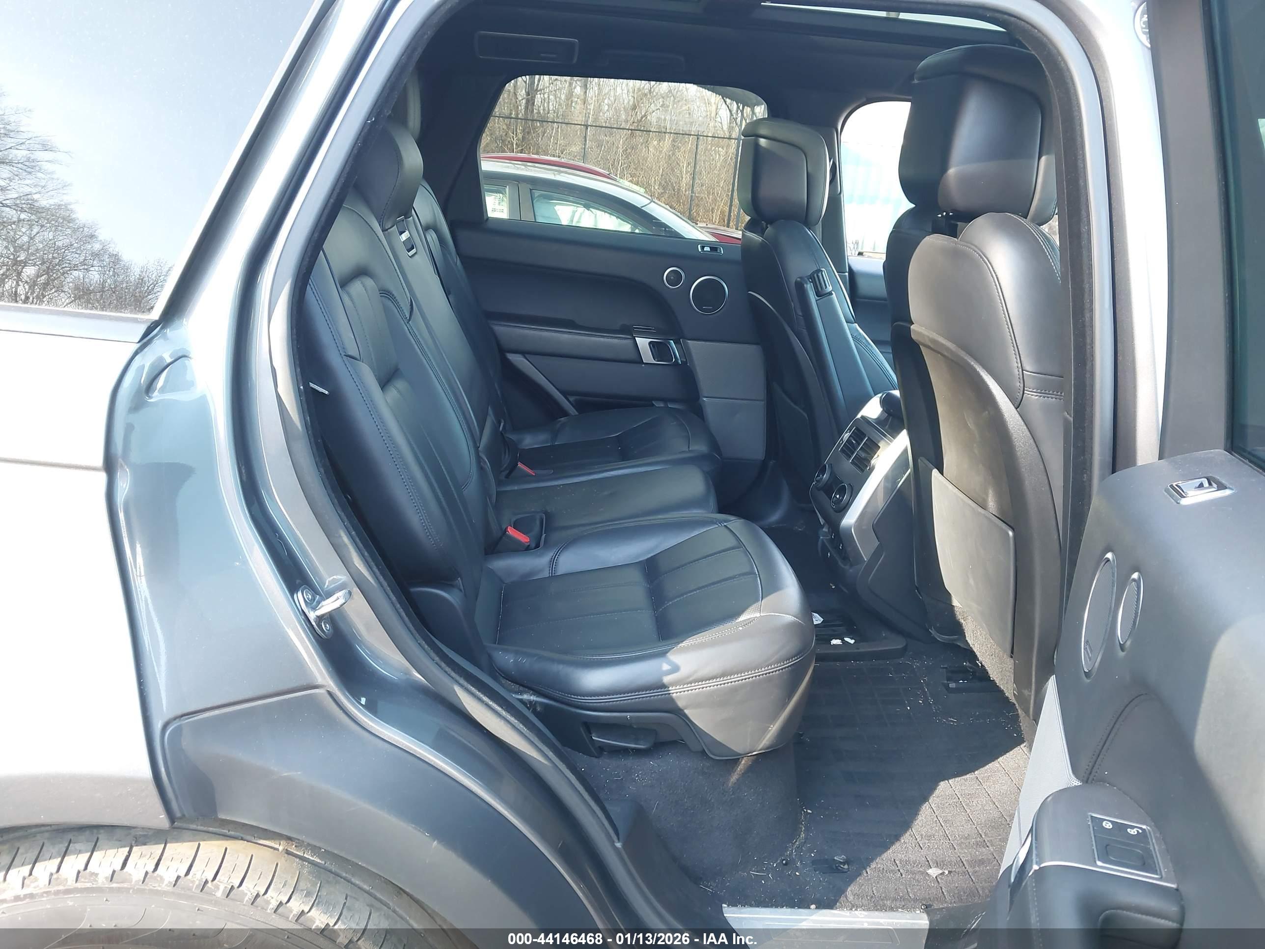 LAND ROVER image 8