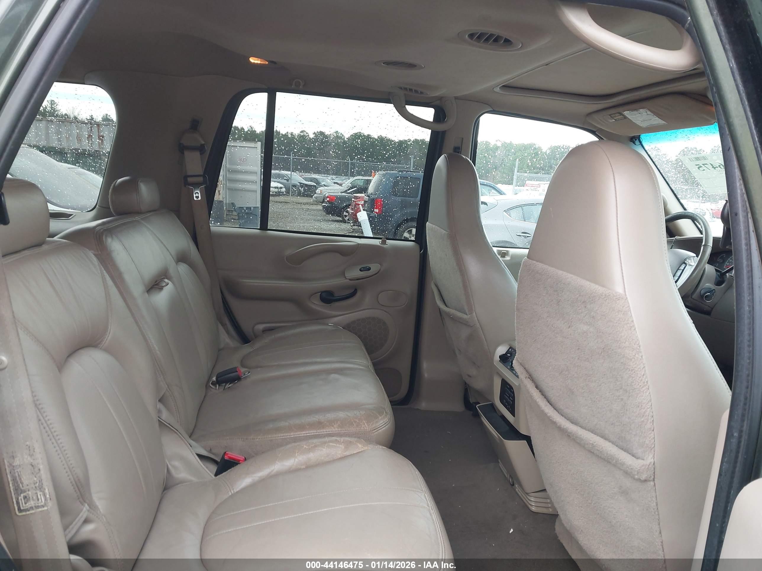 FORD EXPEDITION image 8