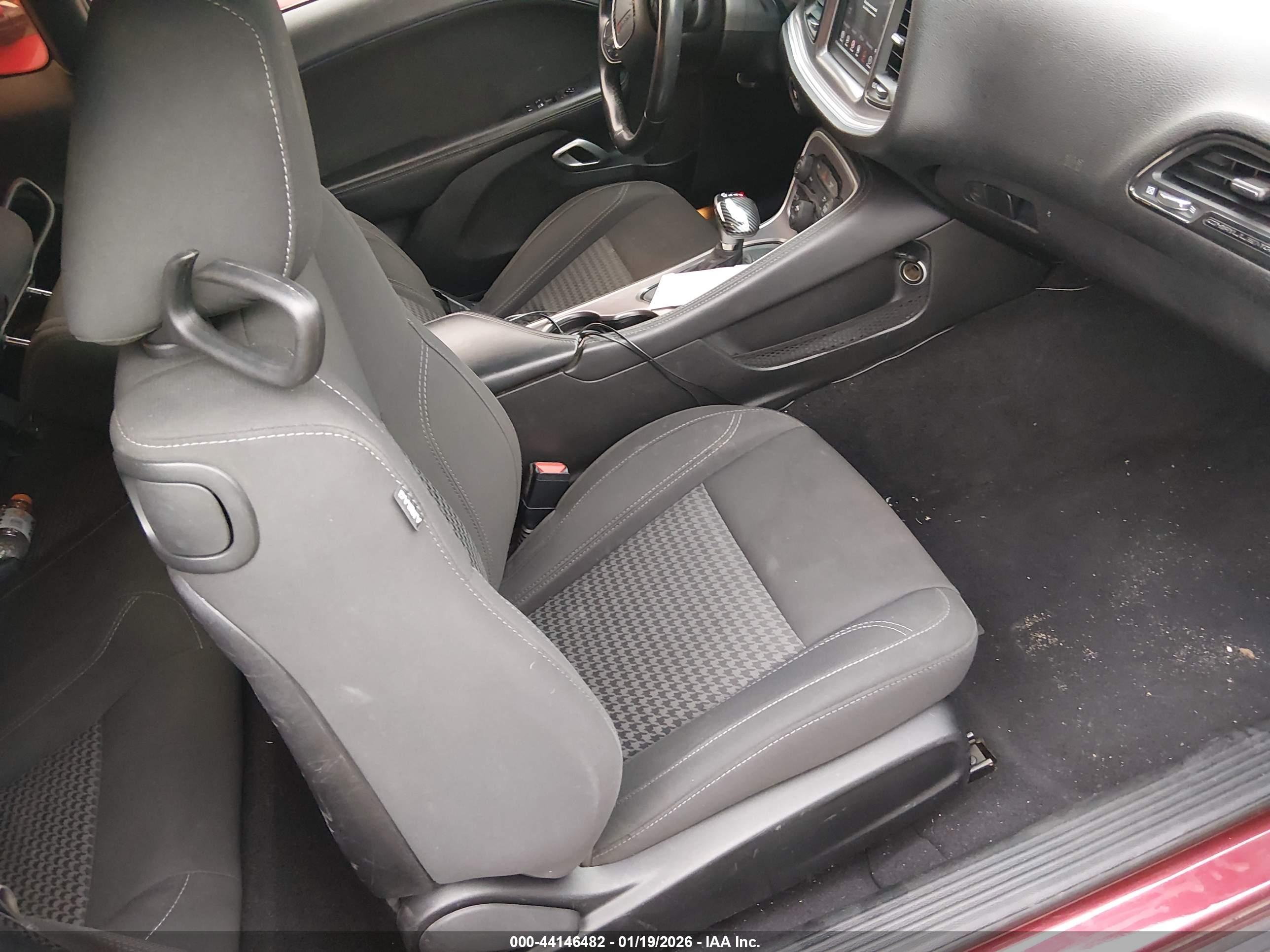 DODGE CHALLENGER image 5