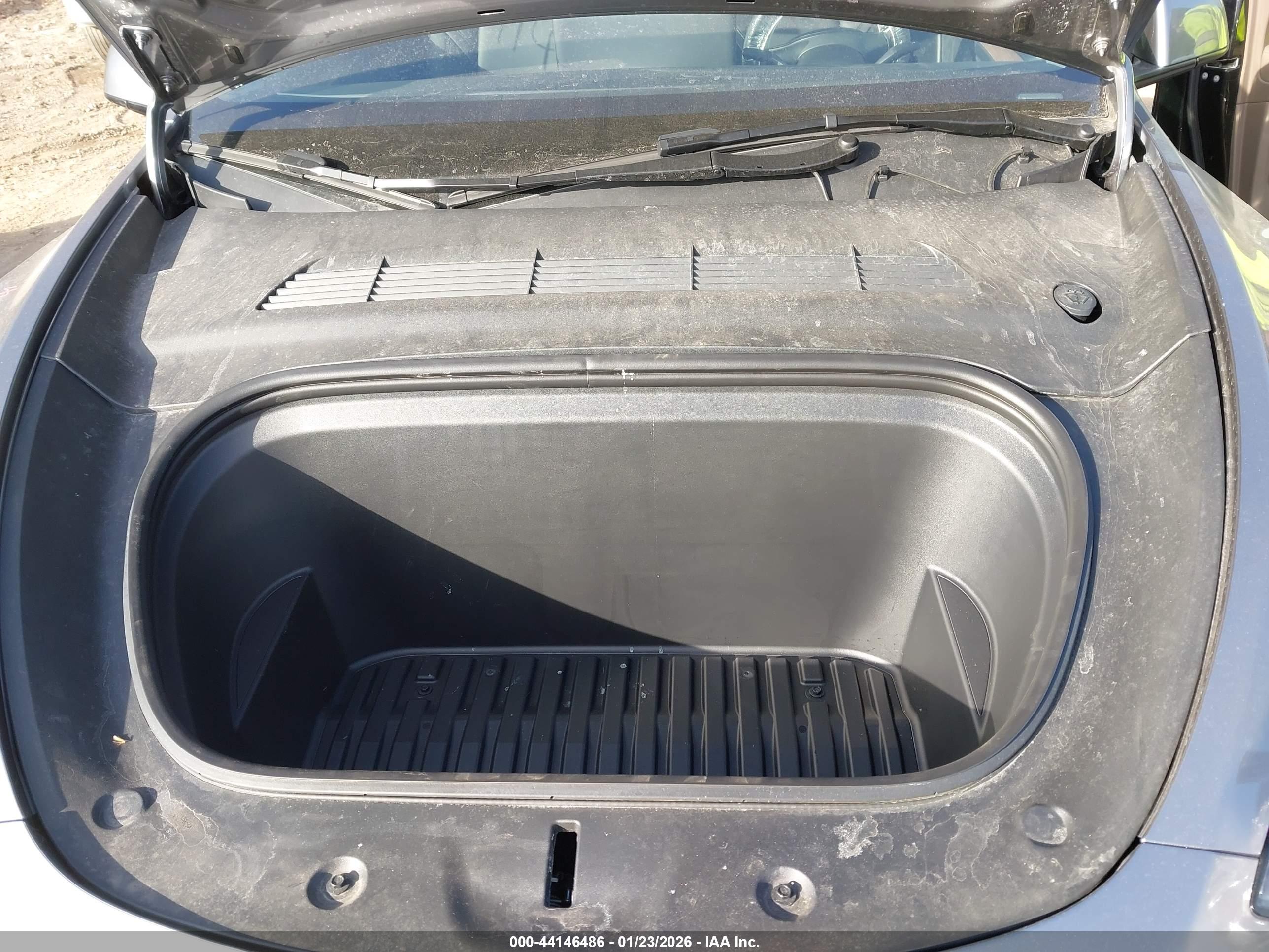 TESLA MODEL image 10