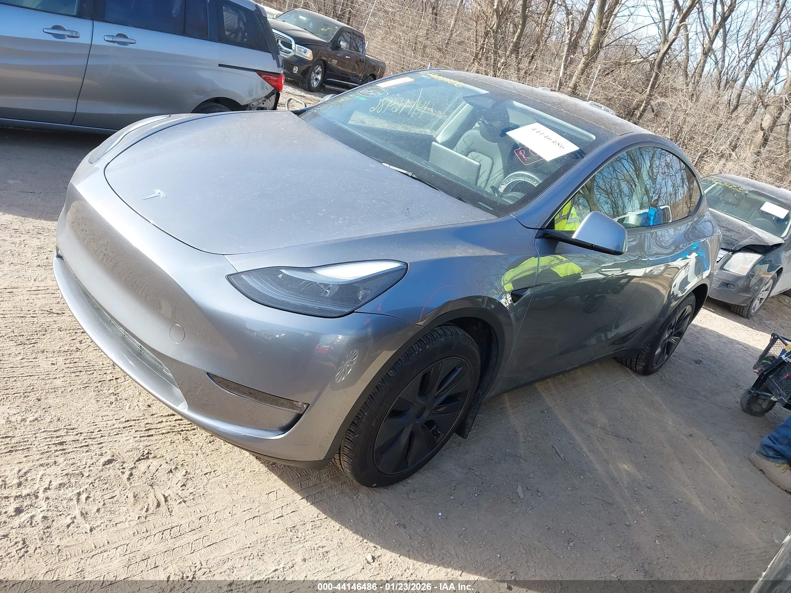 TESLA MODEL image 2