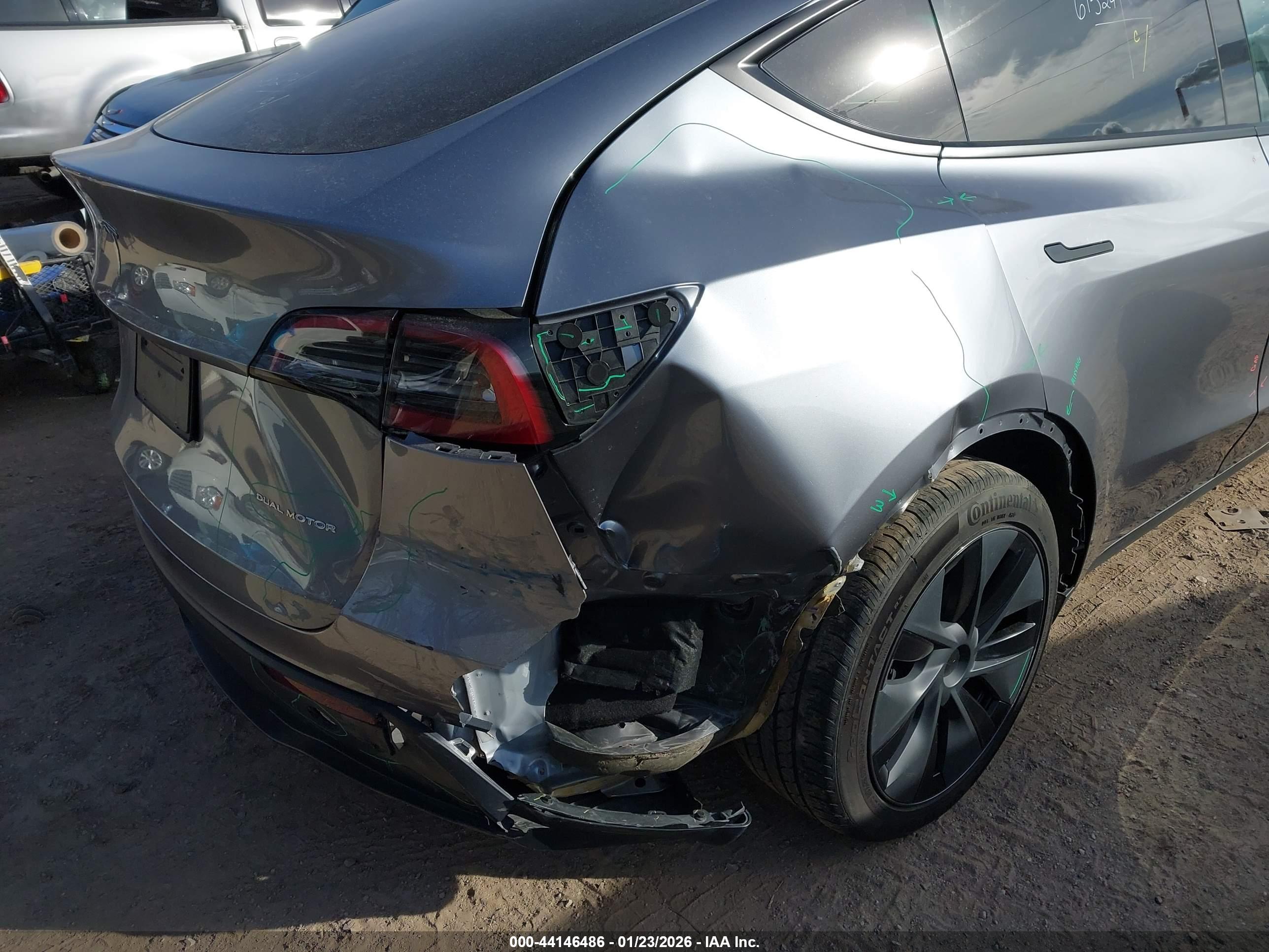 TESLA MODEL image 6