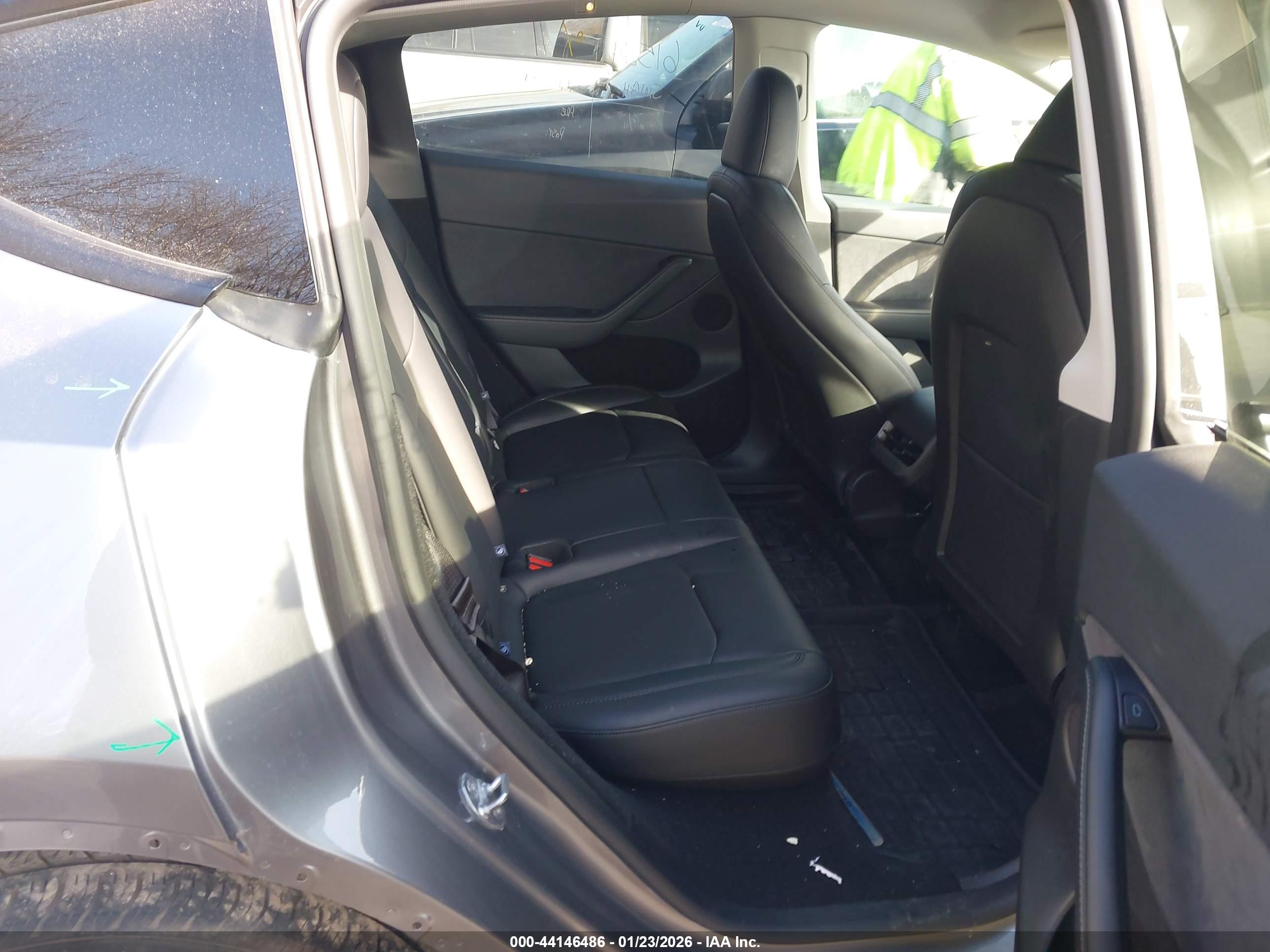 TESLA MODEL image 8