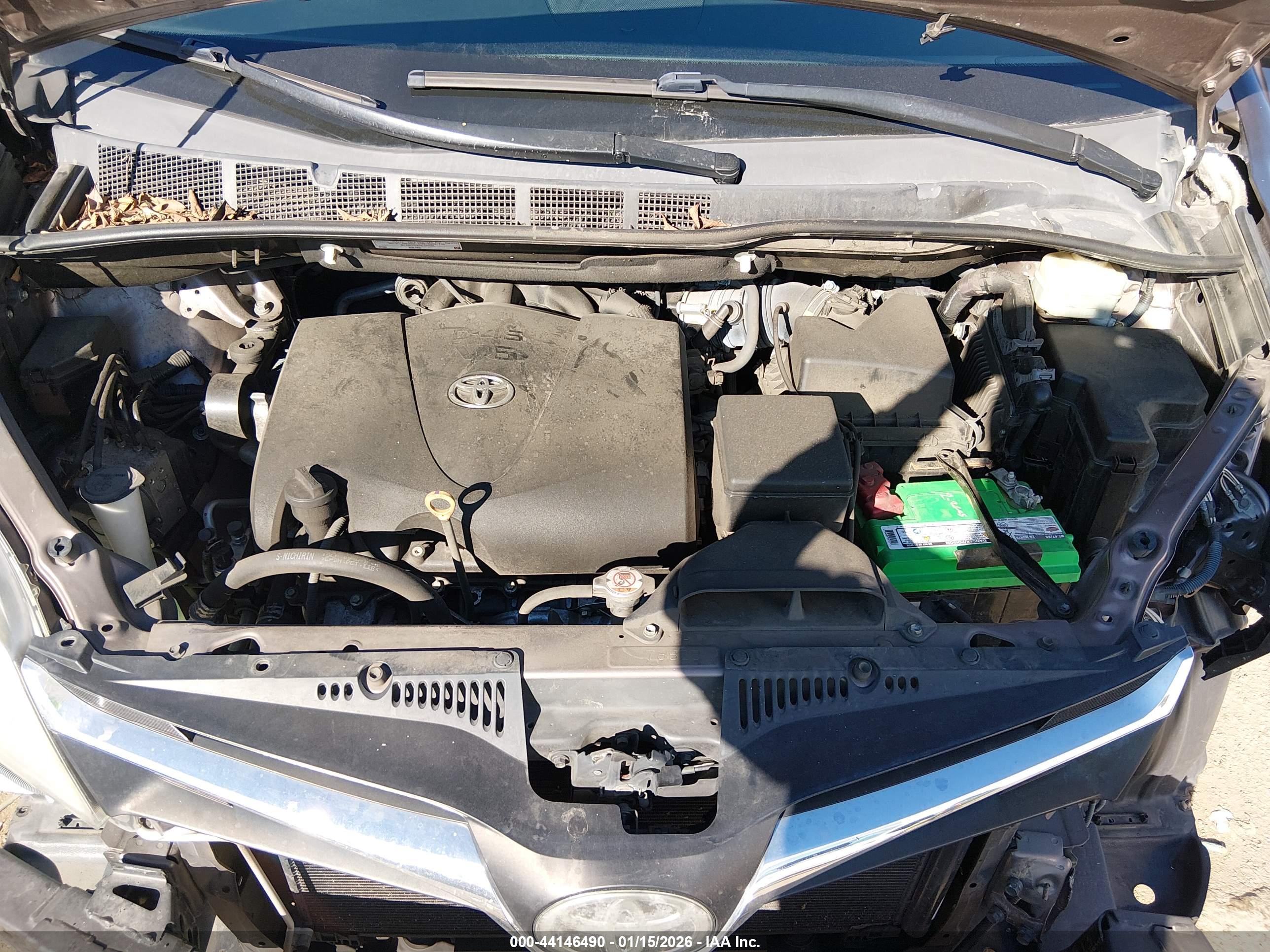 TOYOTA SIENNA image 10