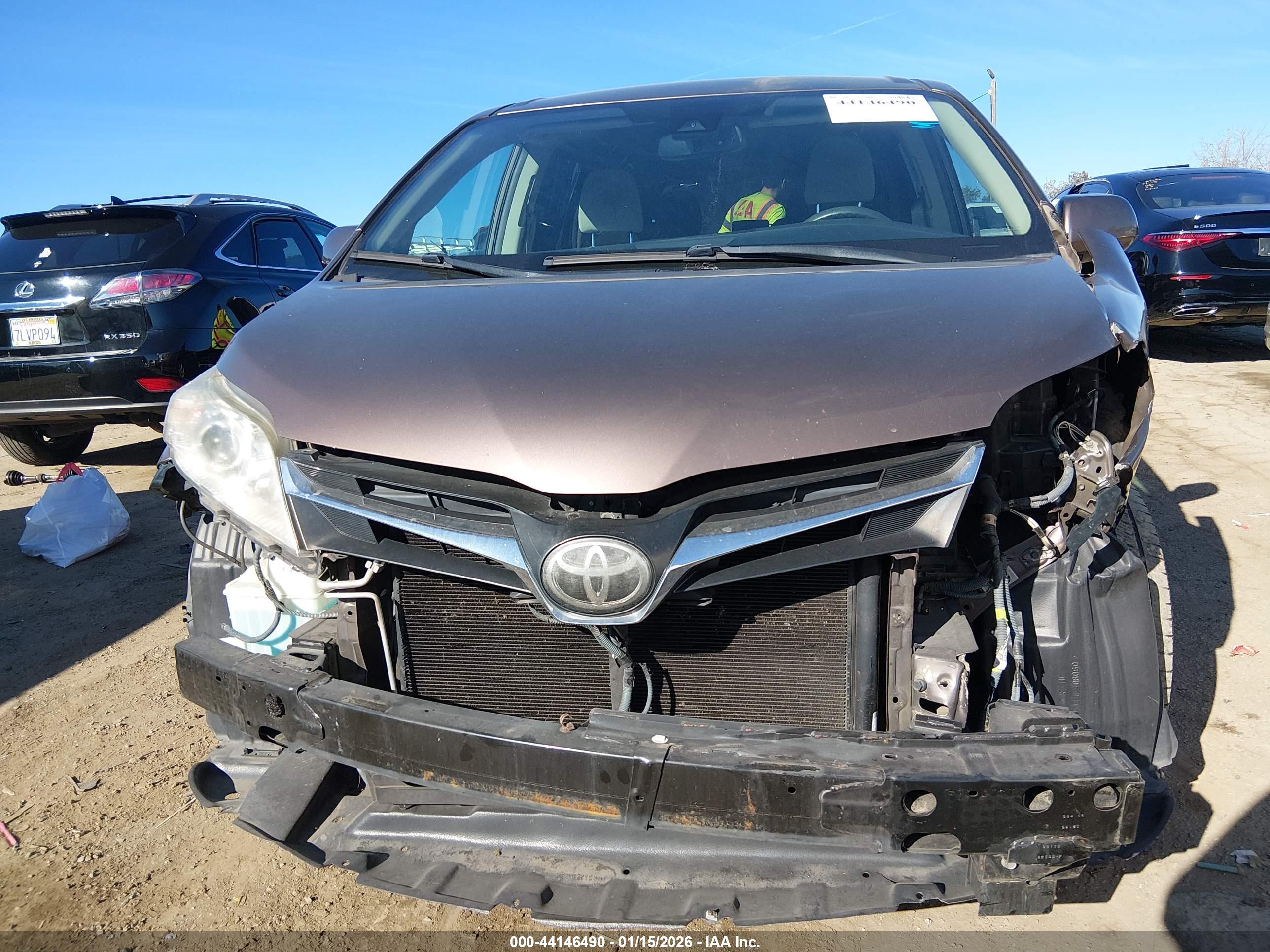 TOYOTA SIENNA image 6