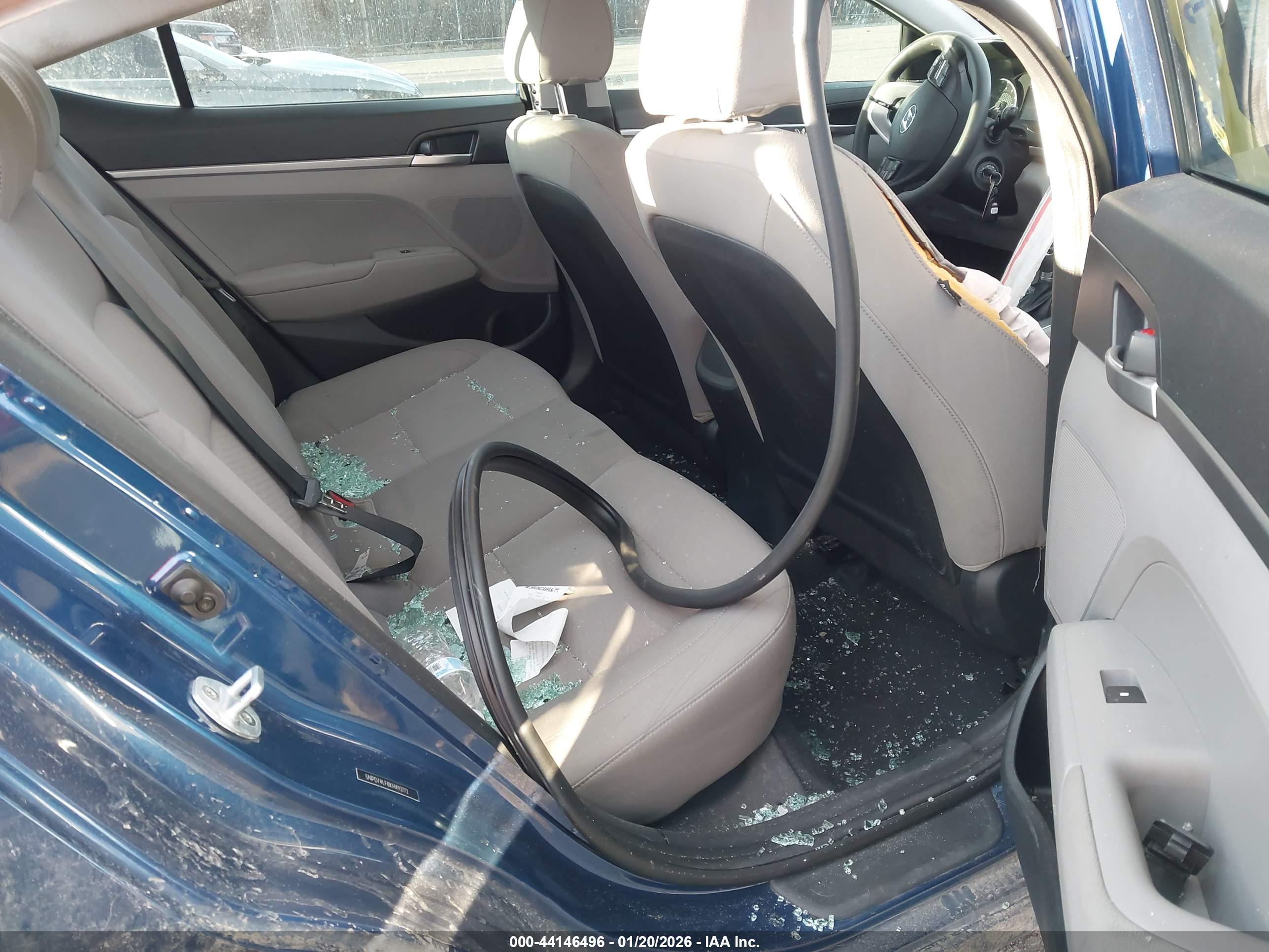 HYUNDAI ELANTRA image 8