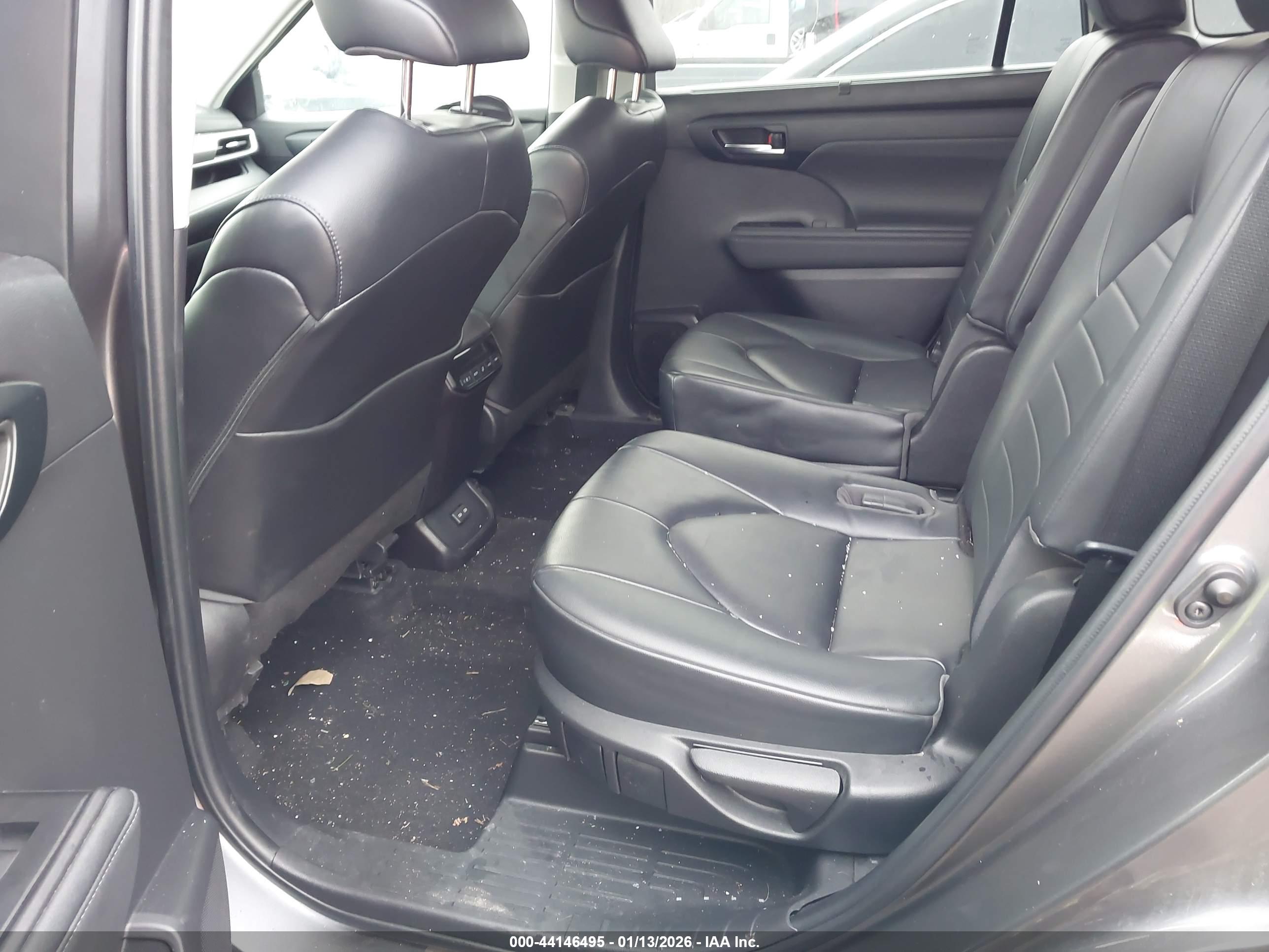 TOYOTA HIGHLANDER image 8