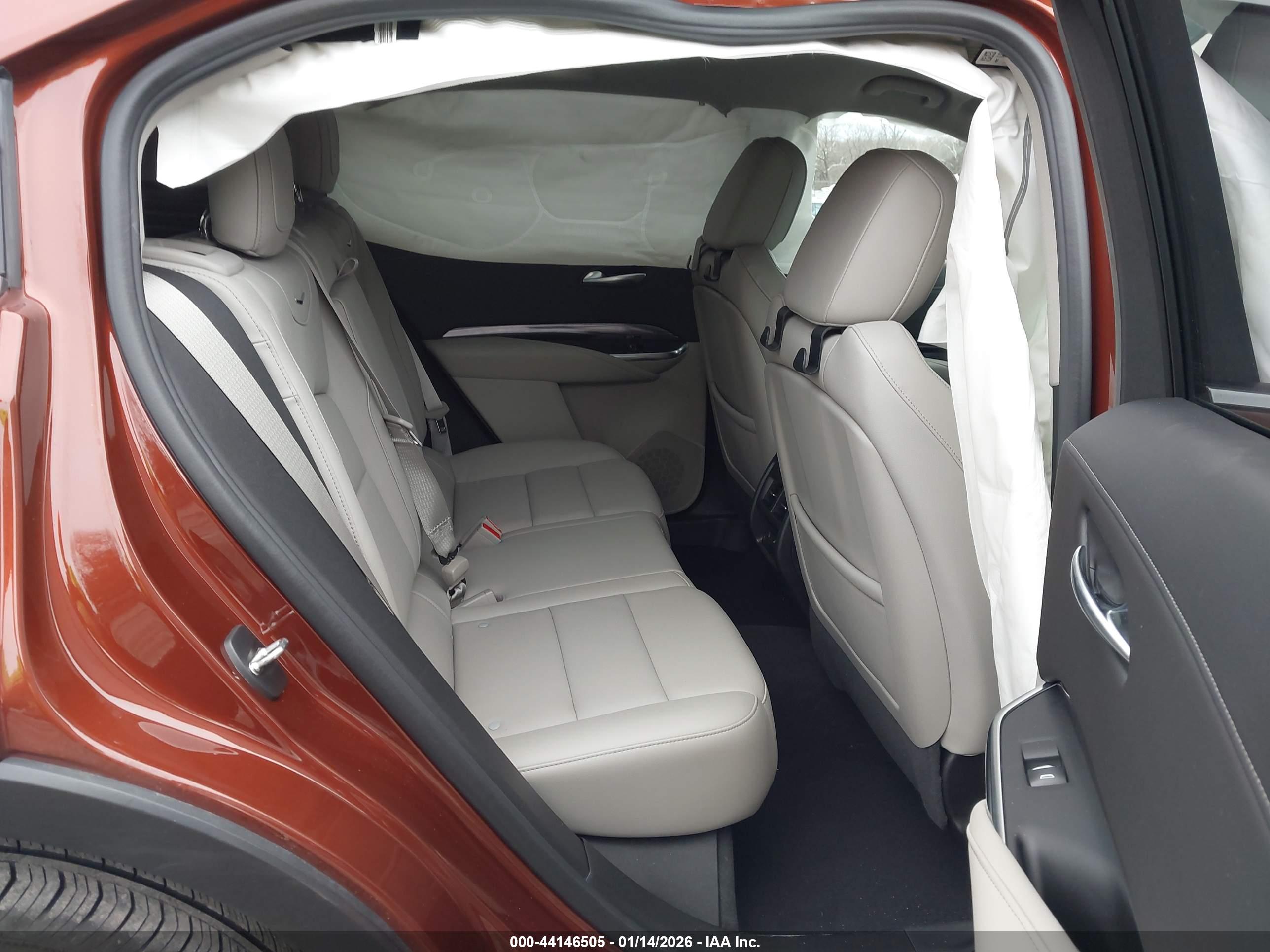 CADILLAC XT4 image 8