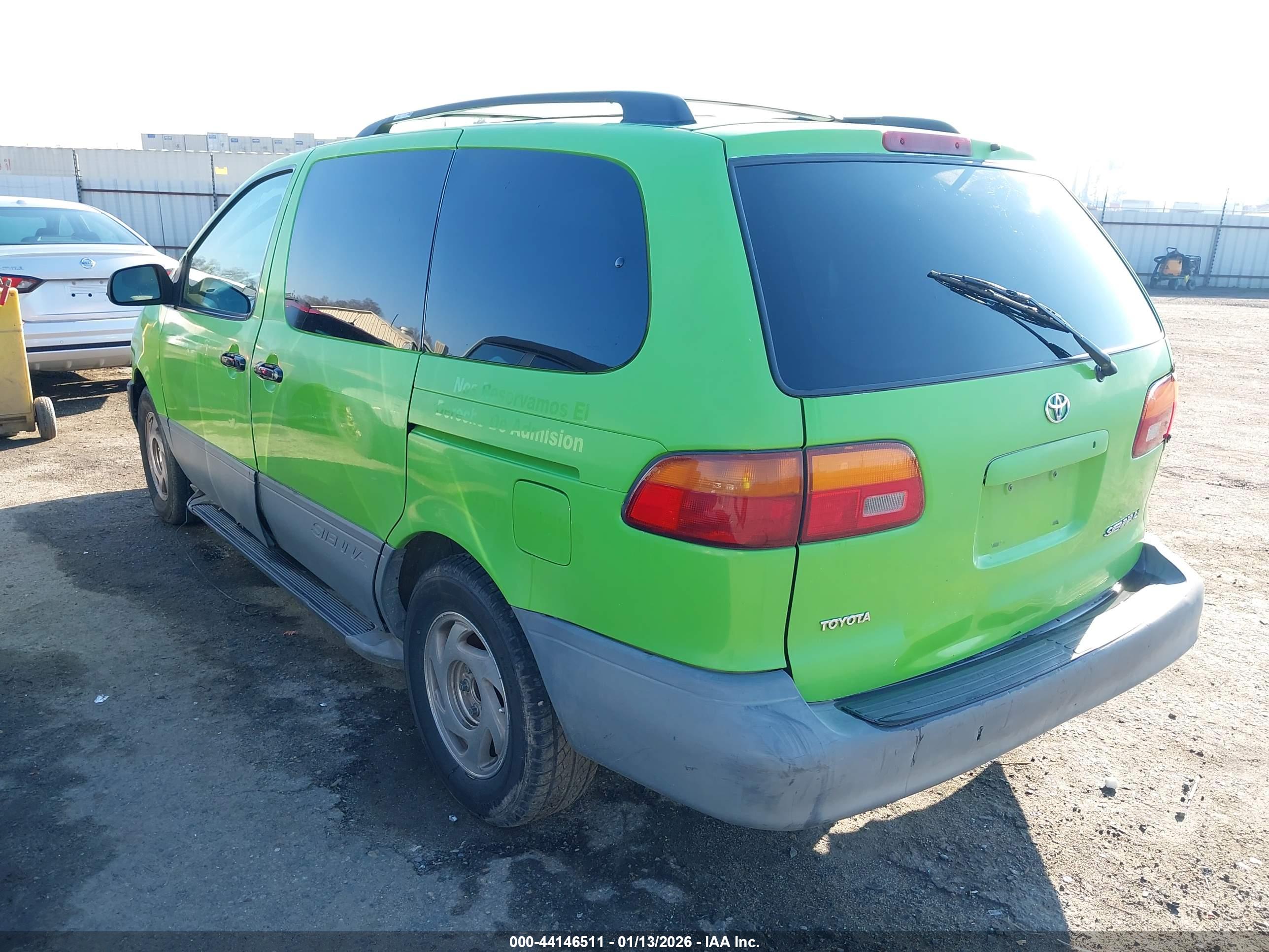 TOYOTA SIENNA image 3
