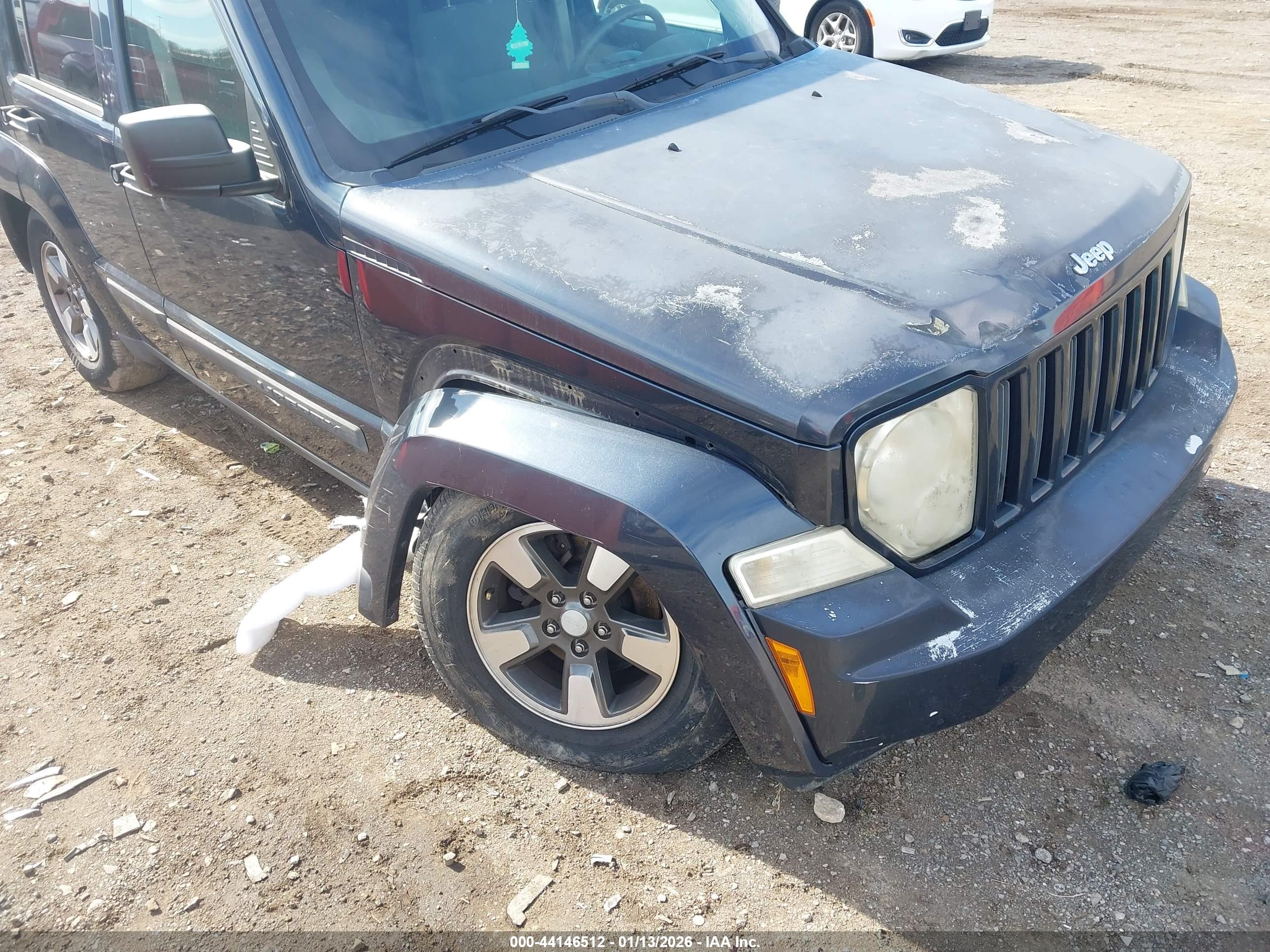 JEEP LIBERTY image 6