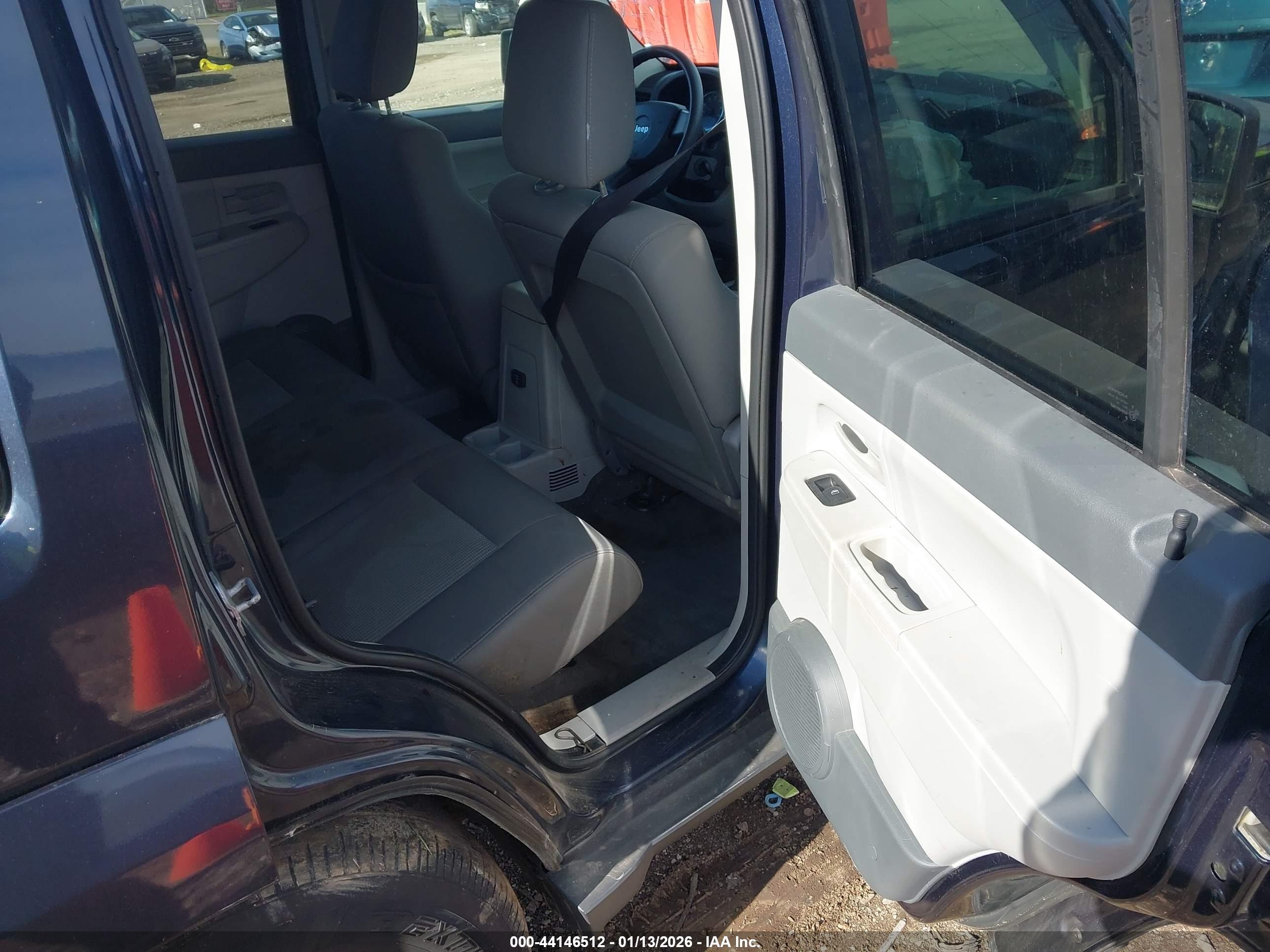 JEEP LIBERTY image 8