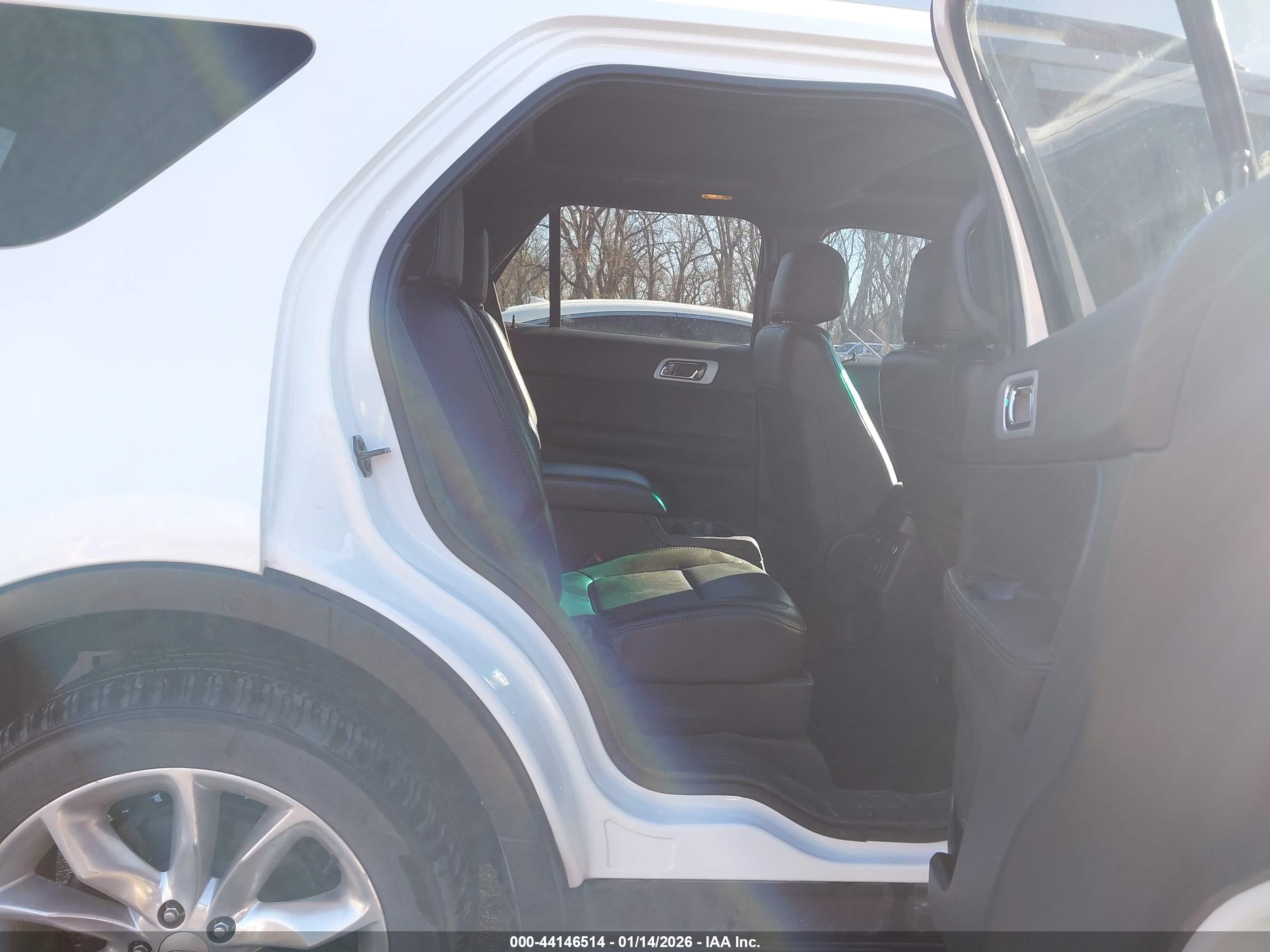 FORD EXPLORER image 8