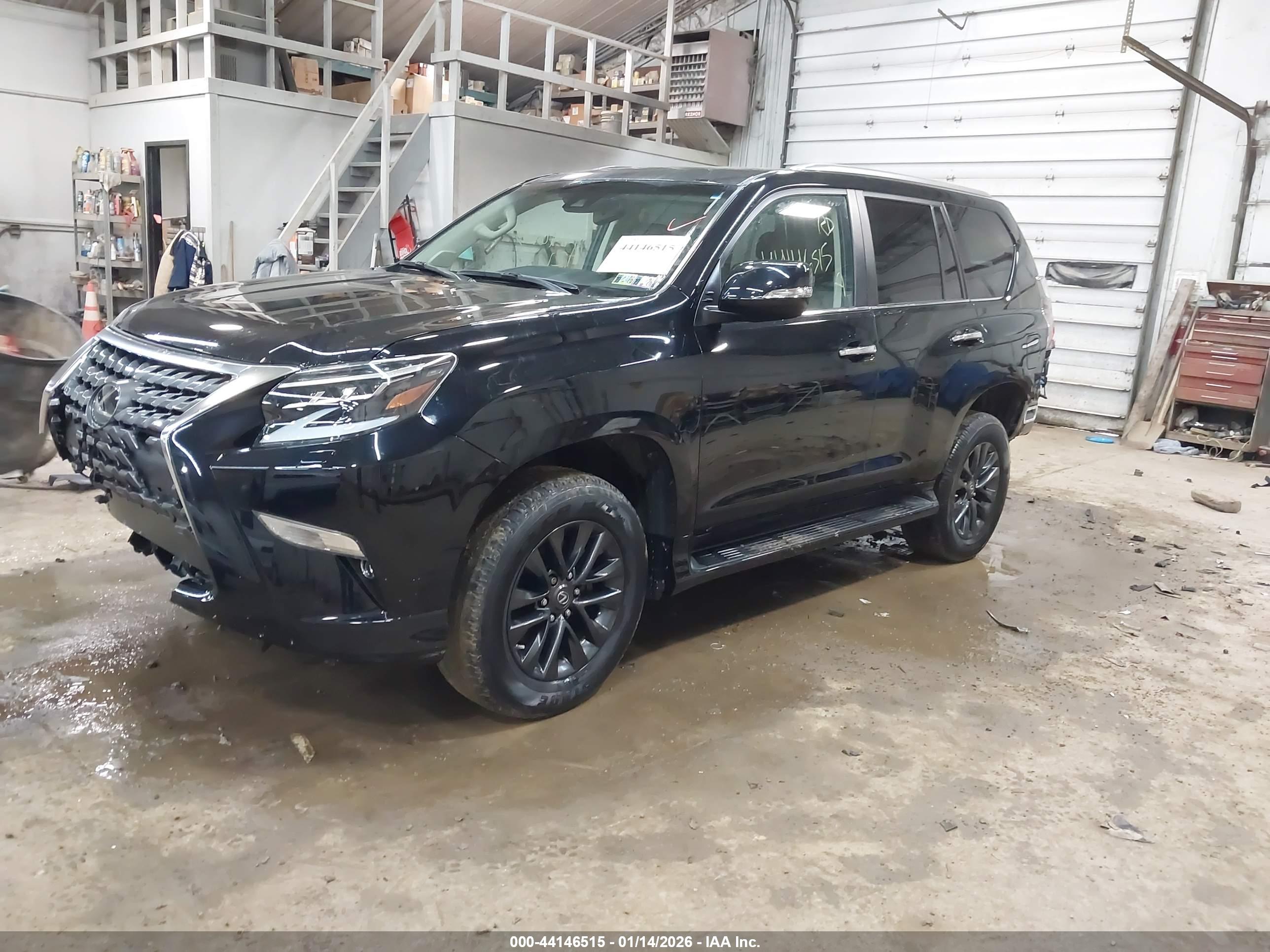 LEXUS GX image 2