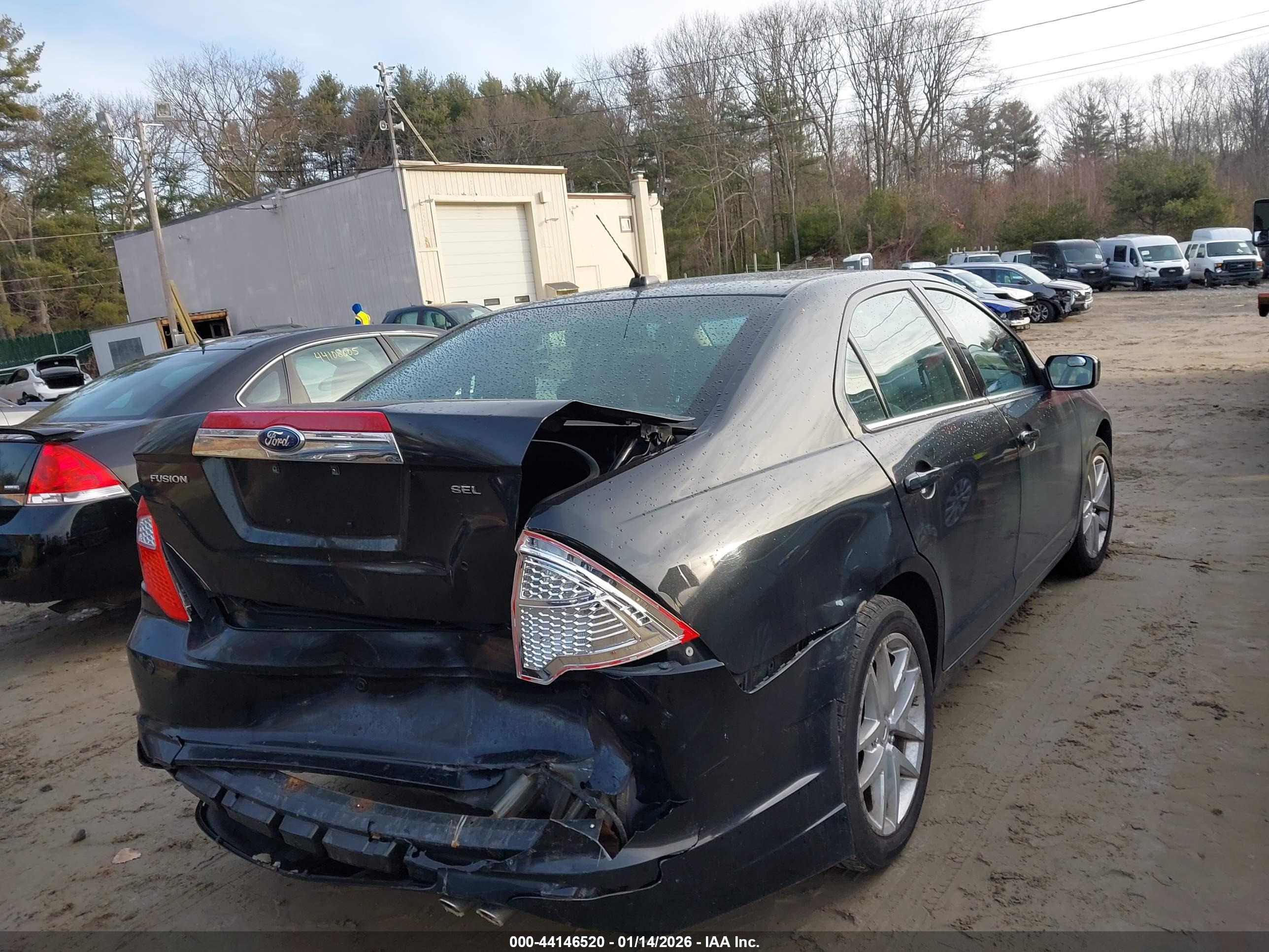 FORD FUSION image 4
