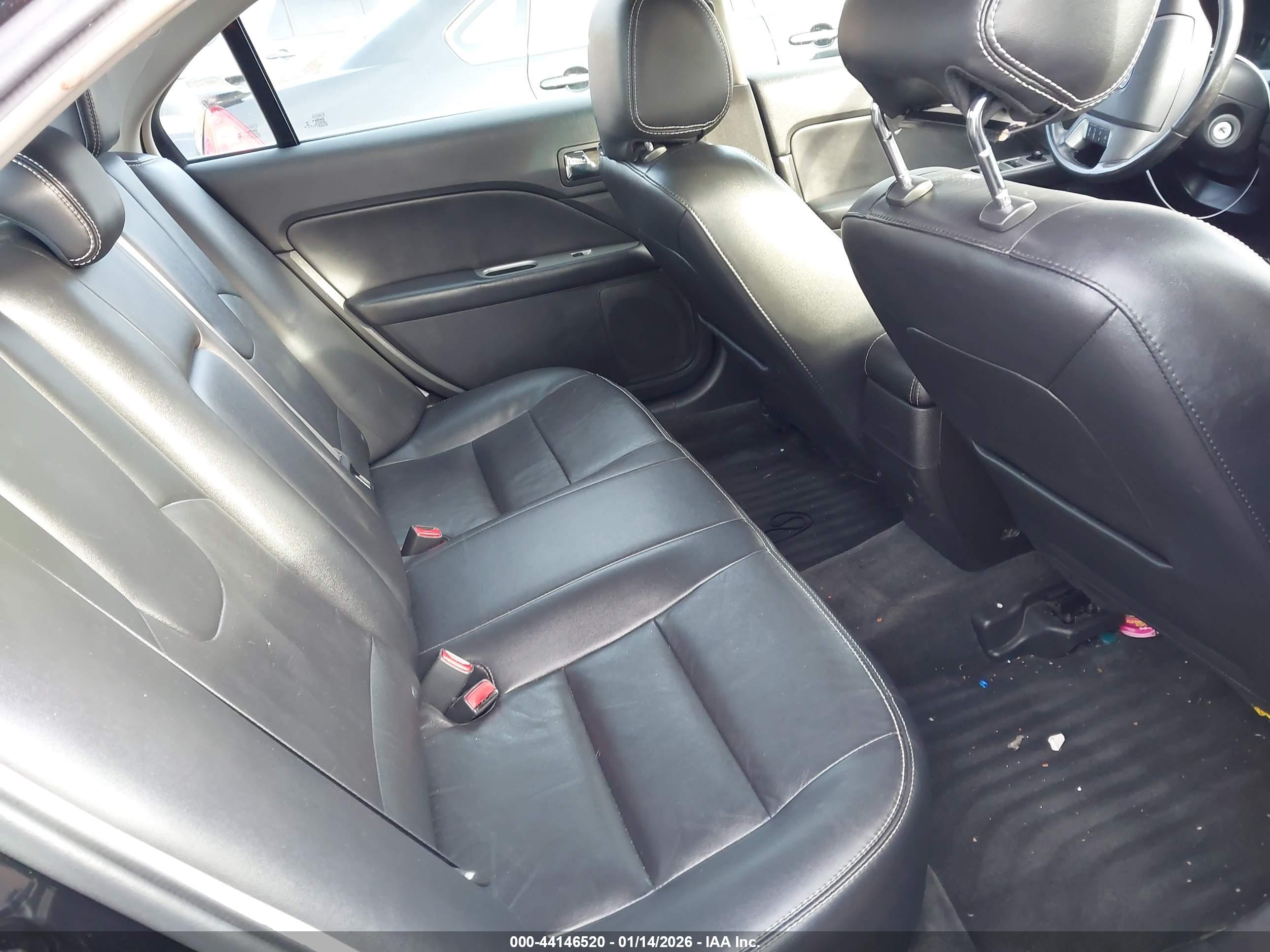 FORD FUSION image 8