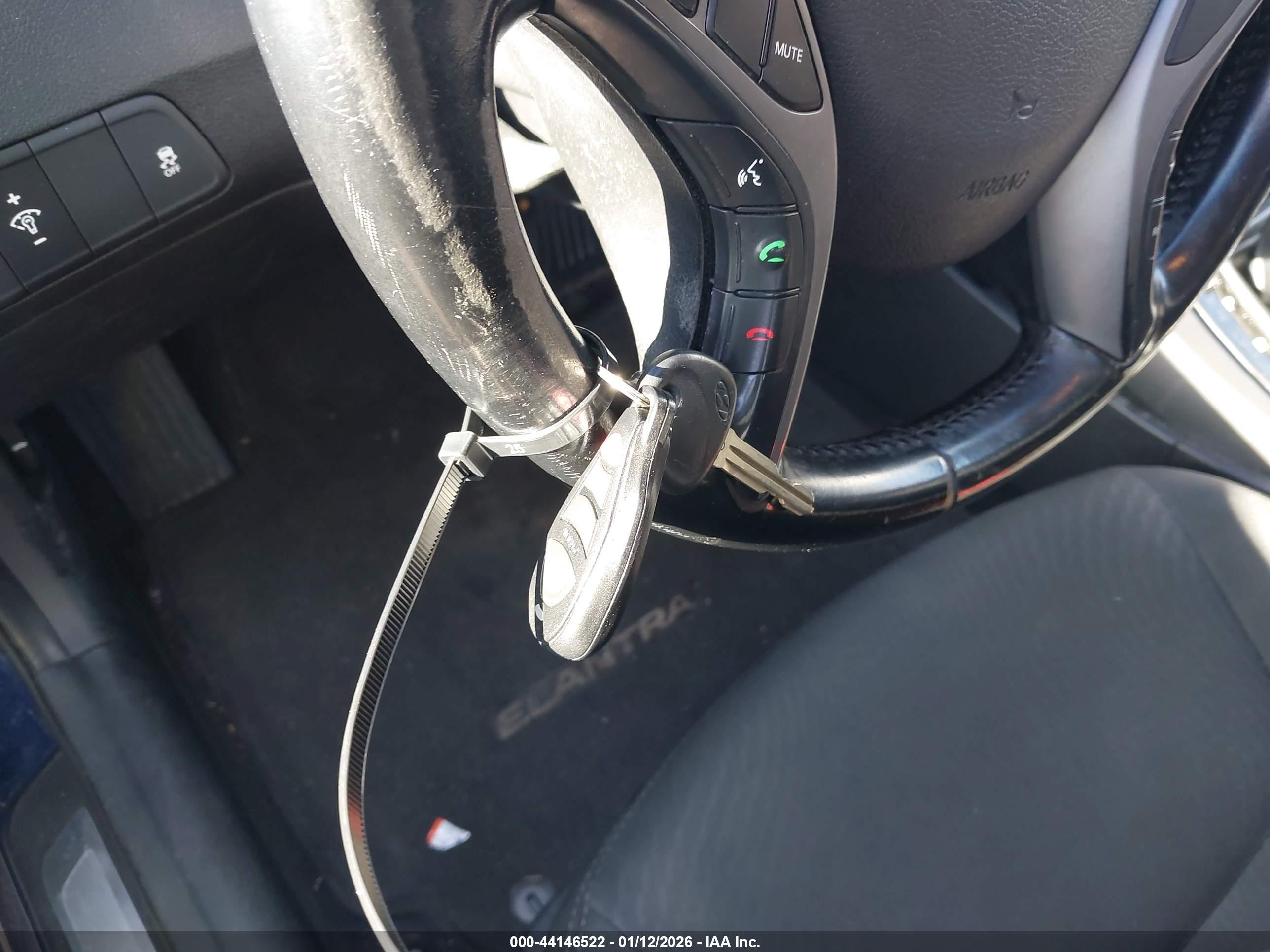 HYUNDAI ELANTRA image 11