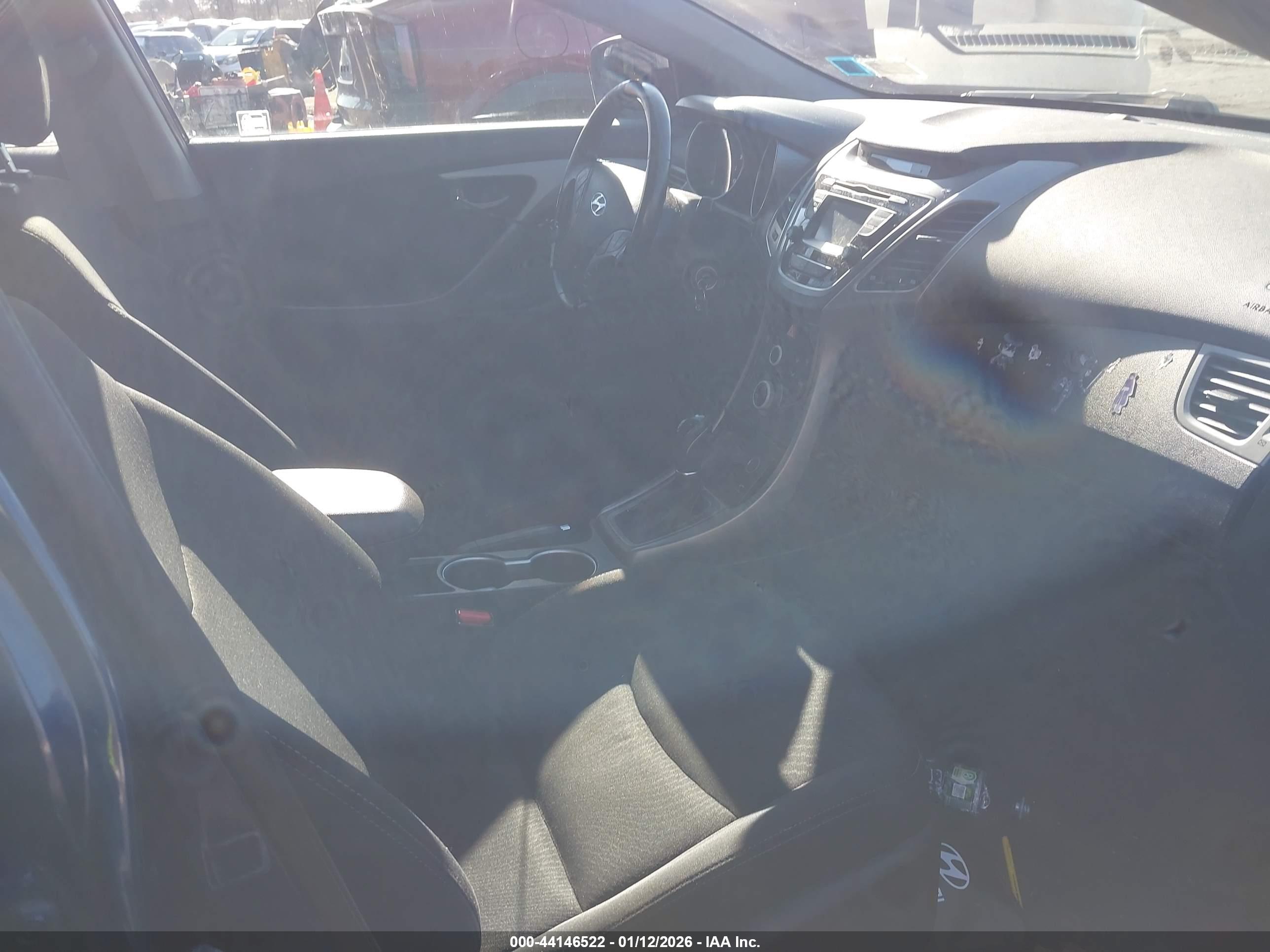 HYUNDAI ELANTRA image 5