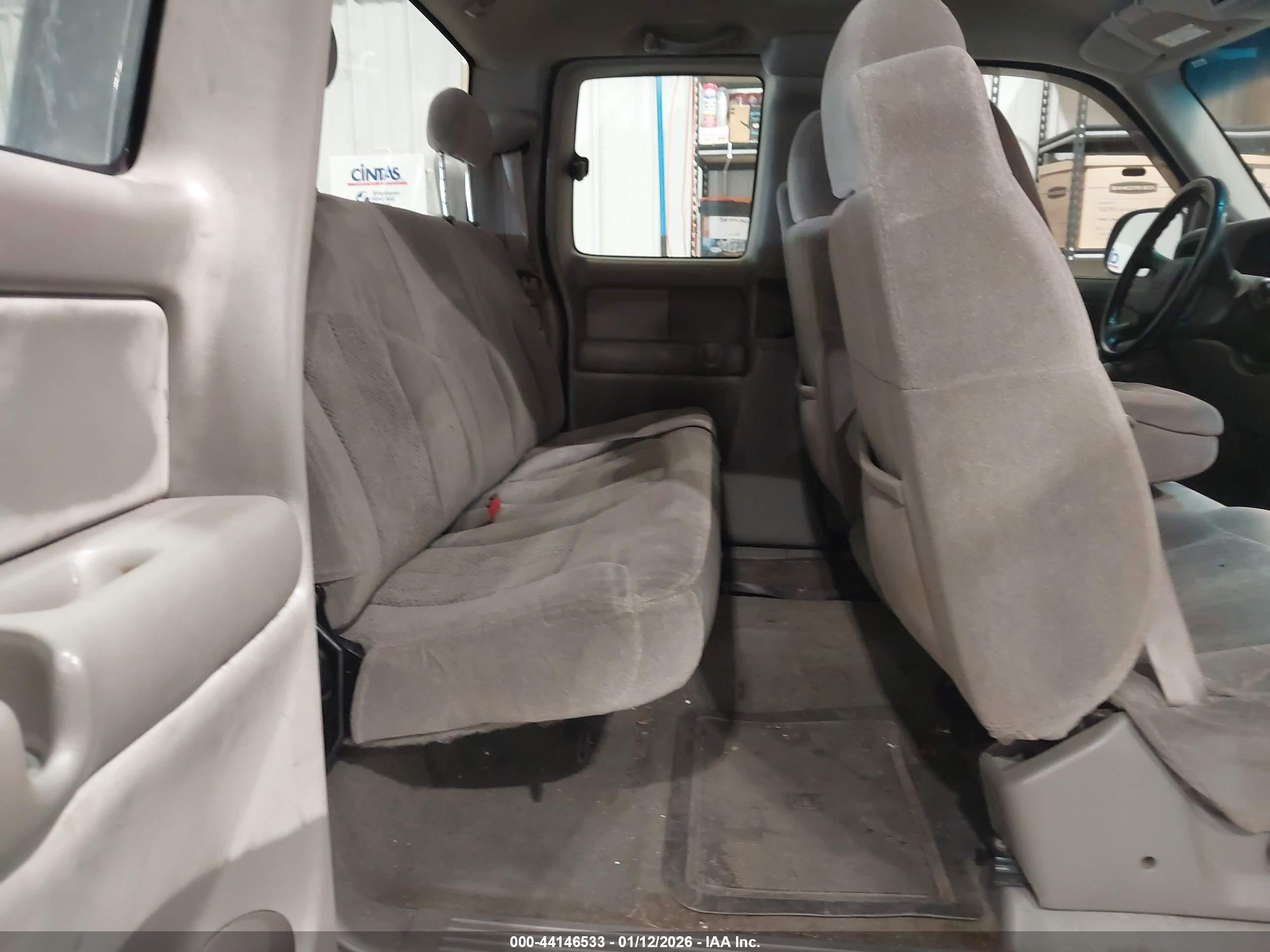 CHEVROLET SILVERADO image 8