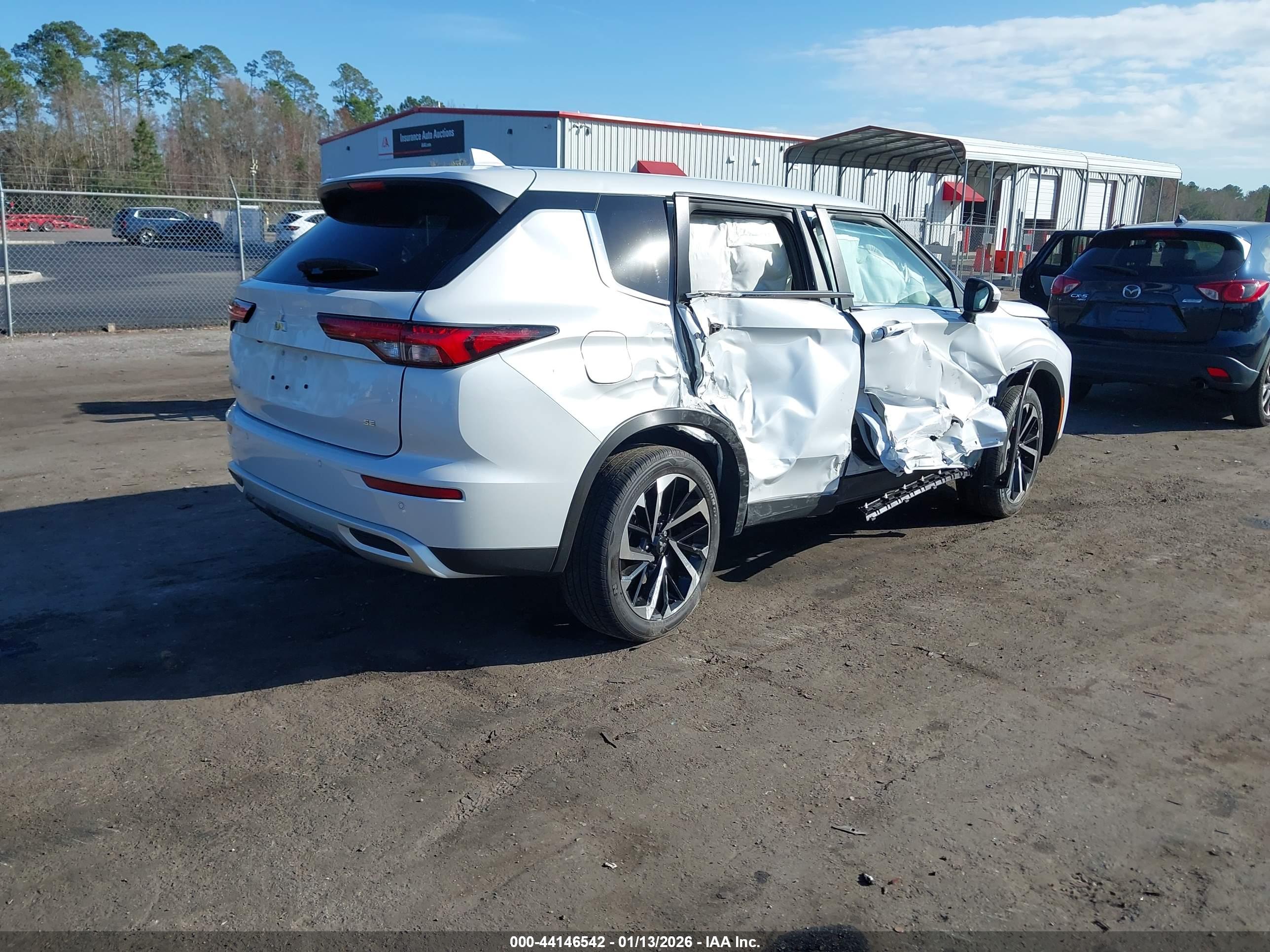 MITSUBISHI OUTLANDER image 4
