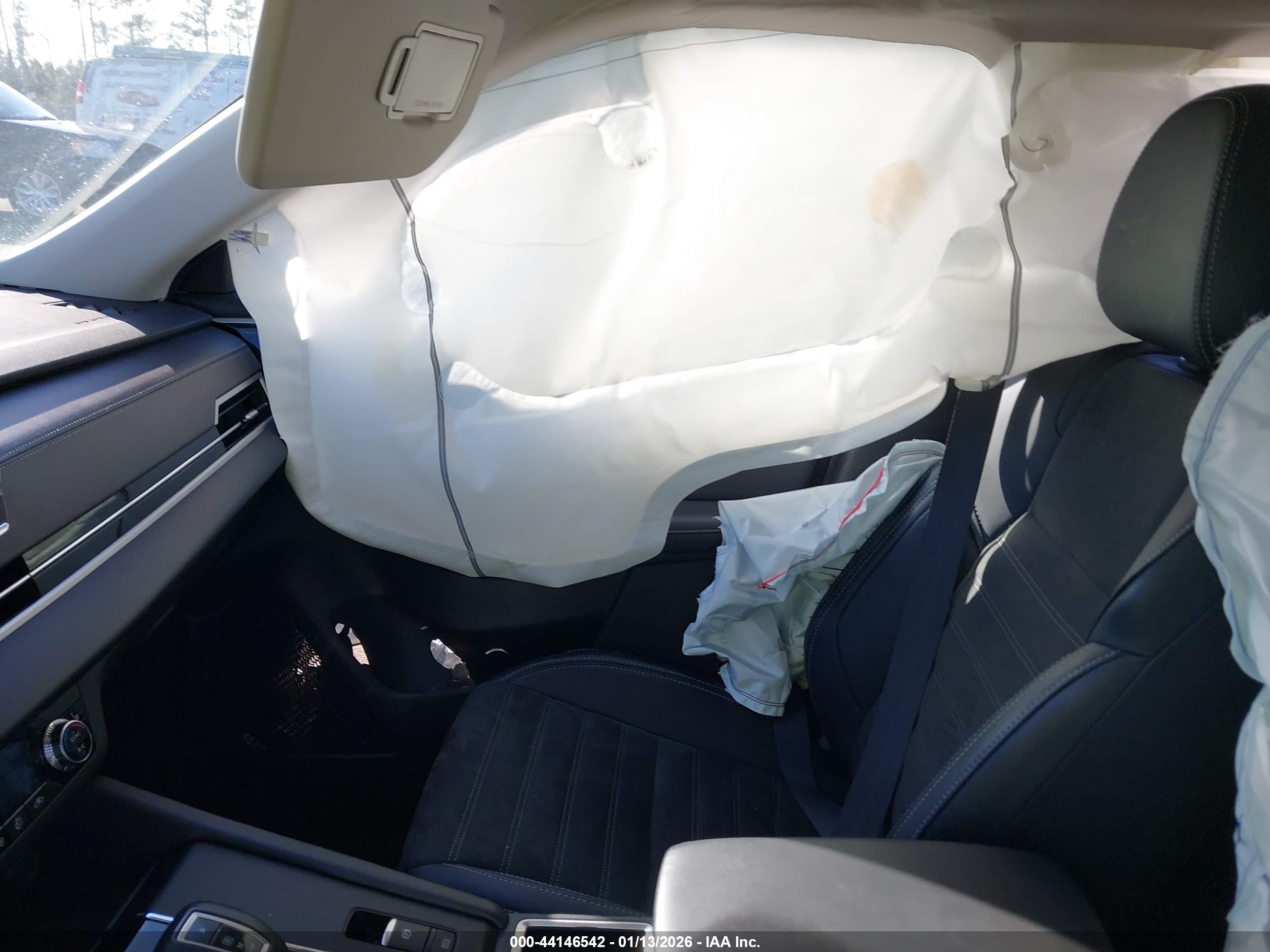 MITSUBISHI OUTLANDER image 5
