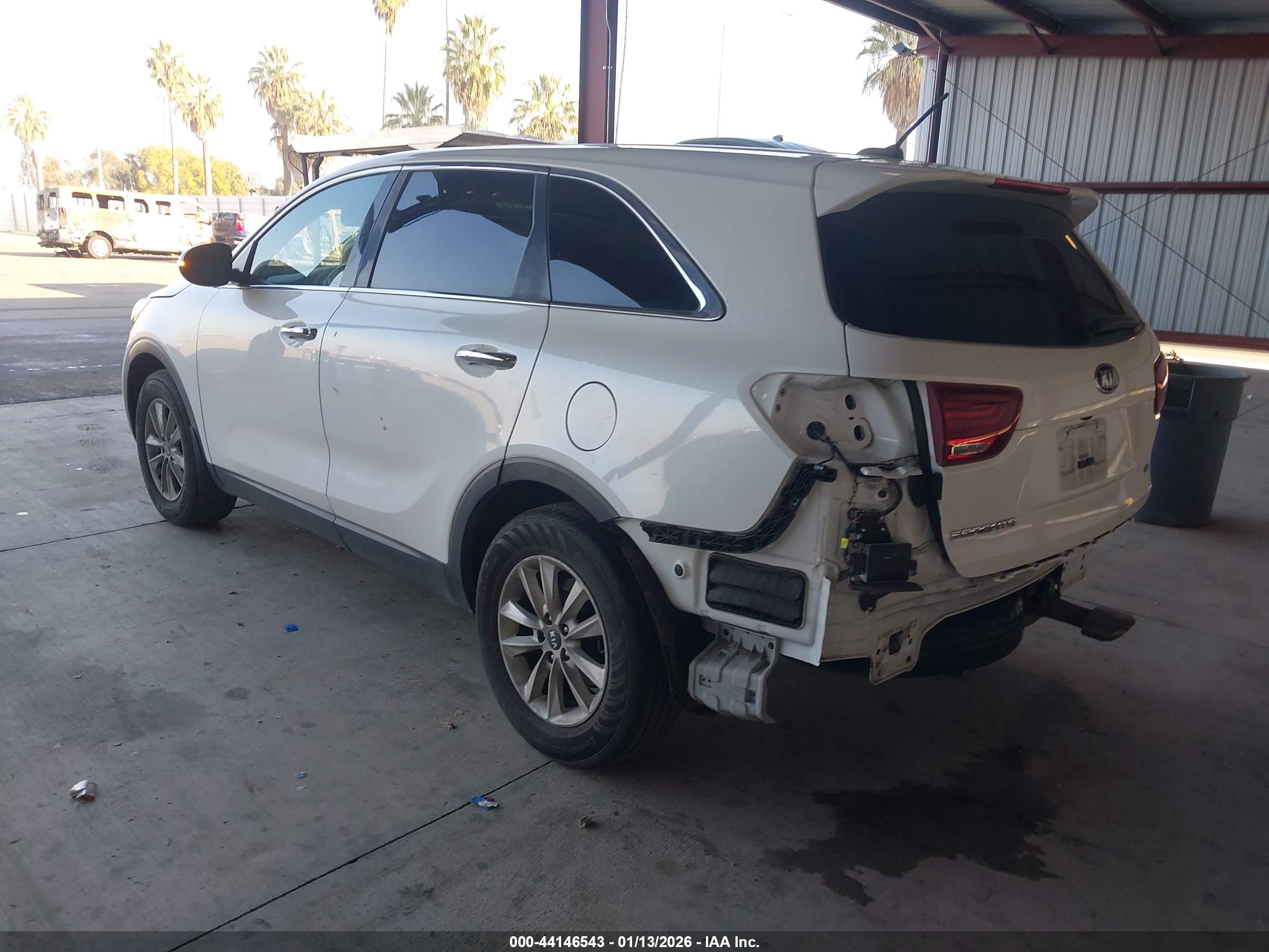 KIA SORENTO image 3