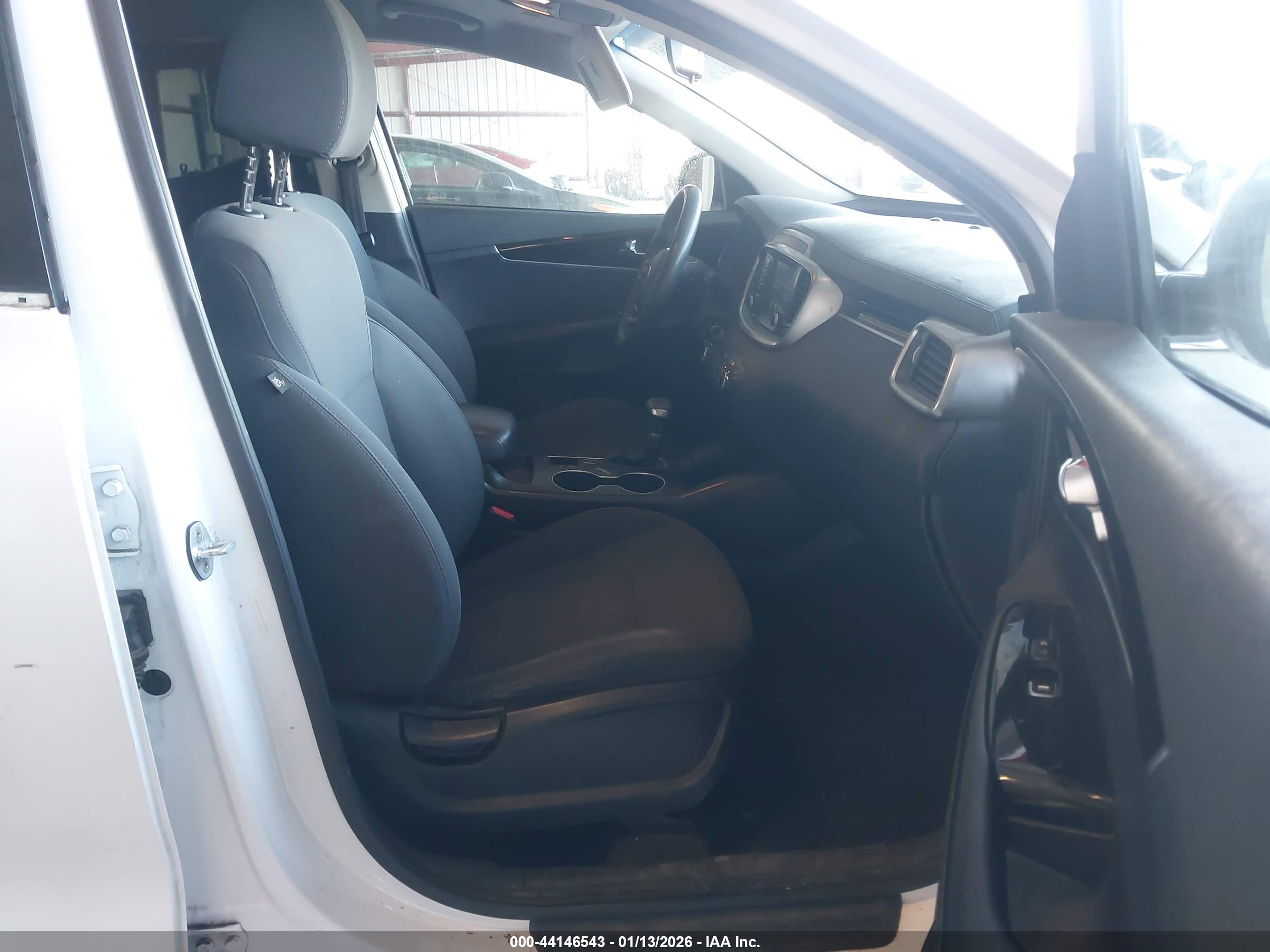 KIA SORENTO image 5