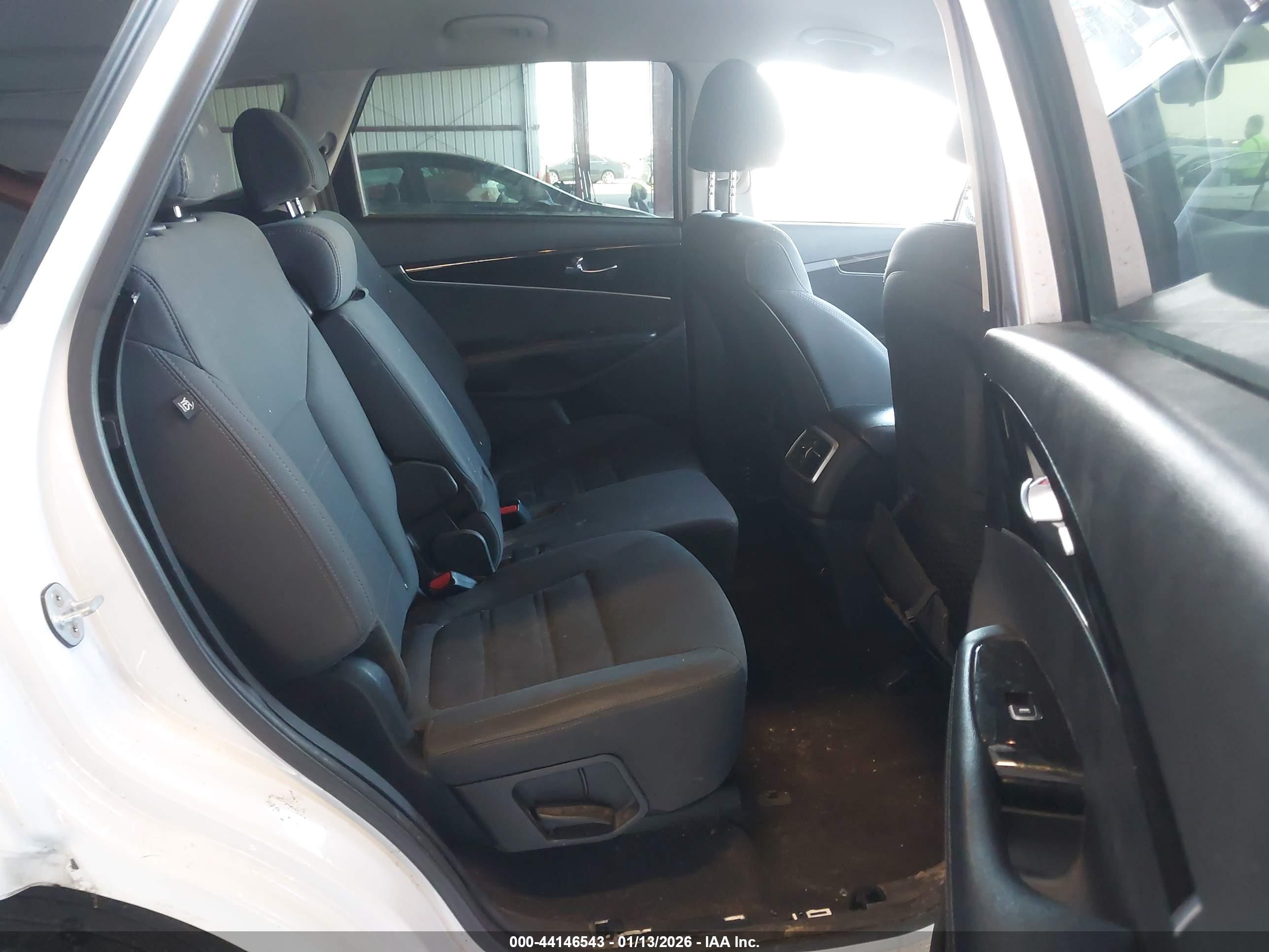 KIA SORENTO image 8