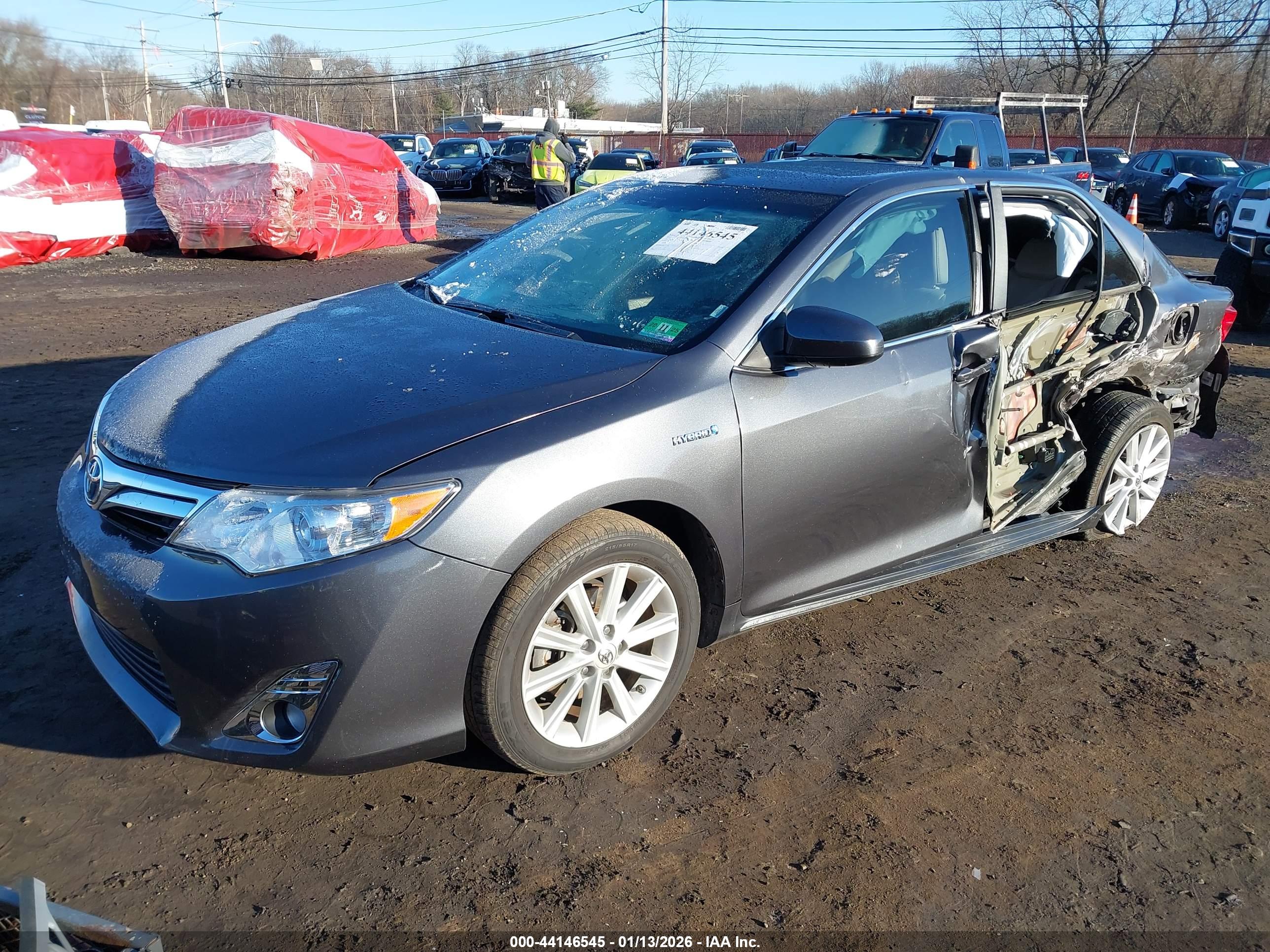 TOYOTA CAMRY image 2