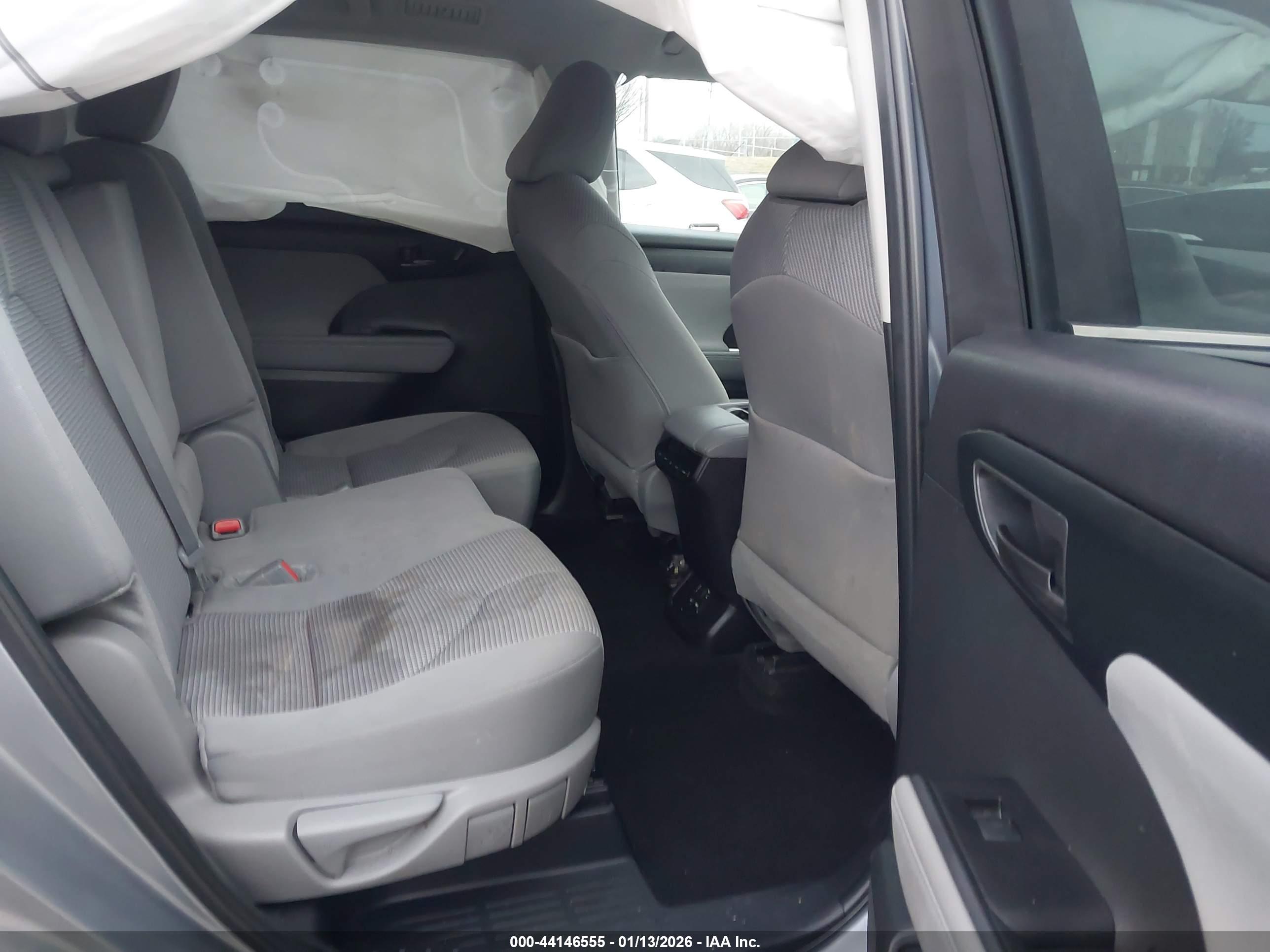 TOYOTA HIGHLANDER image 8