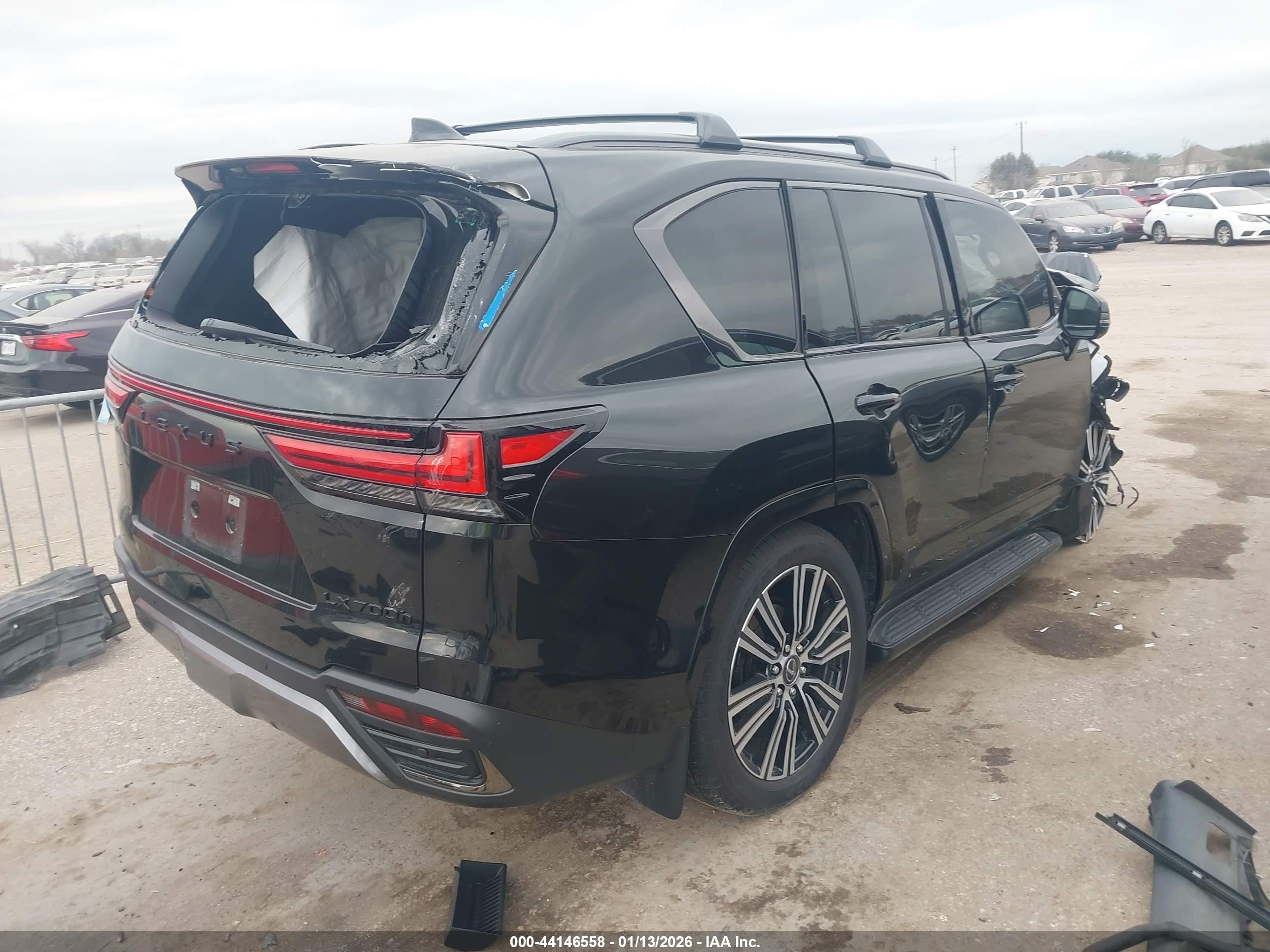 LEXUS LX image 4