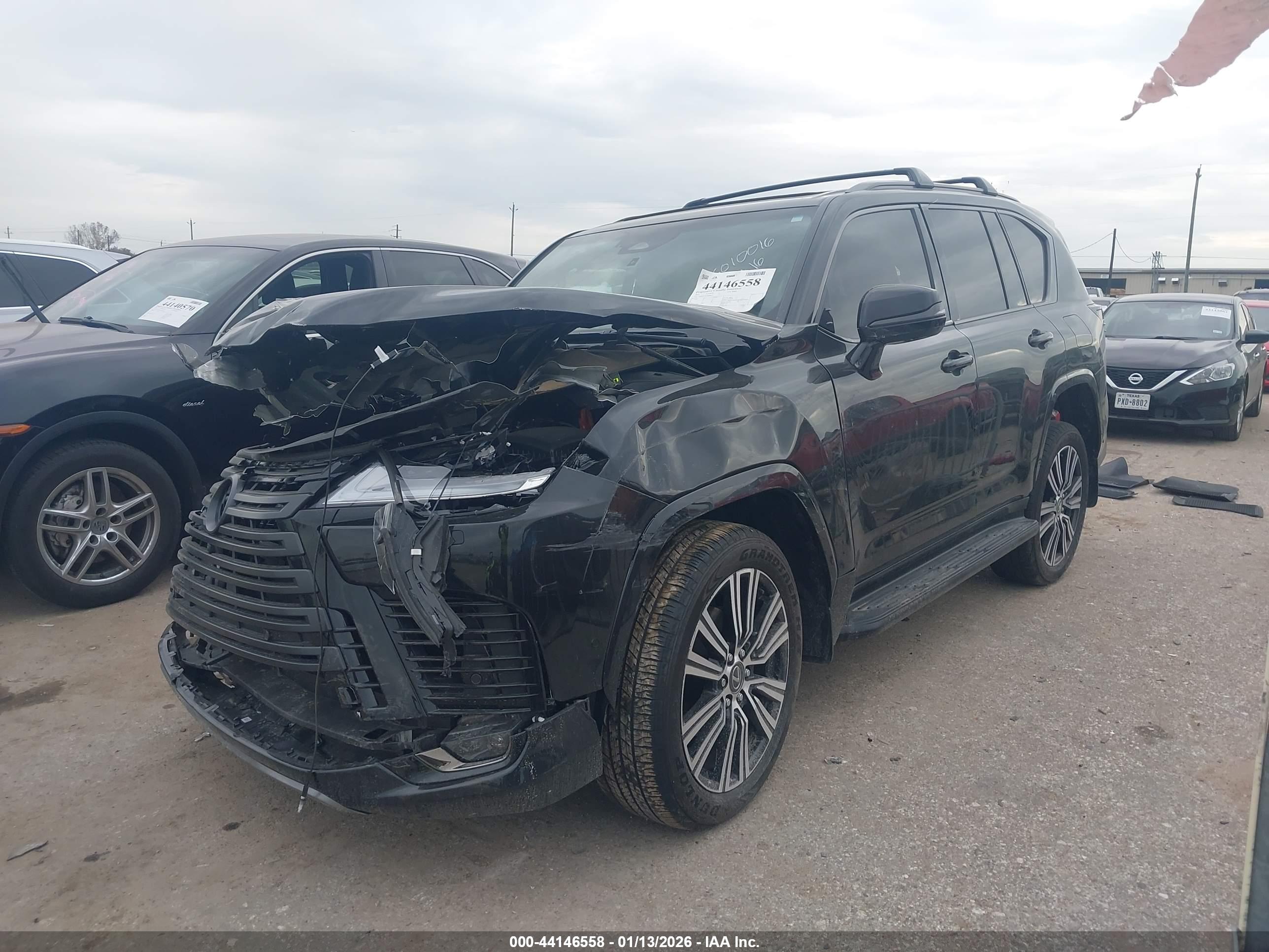 LEXUS LX image 6