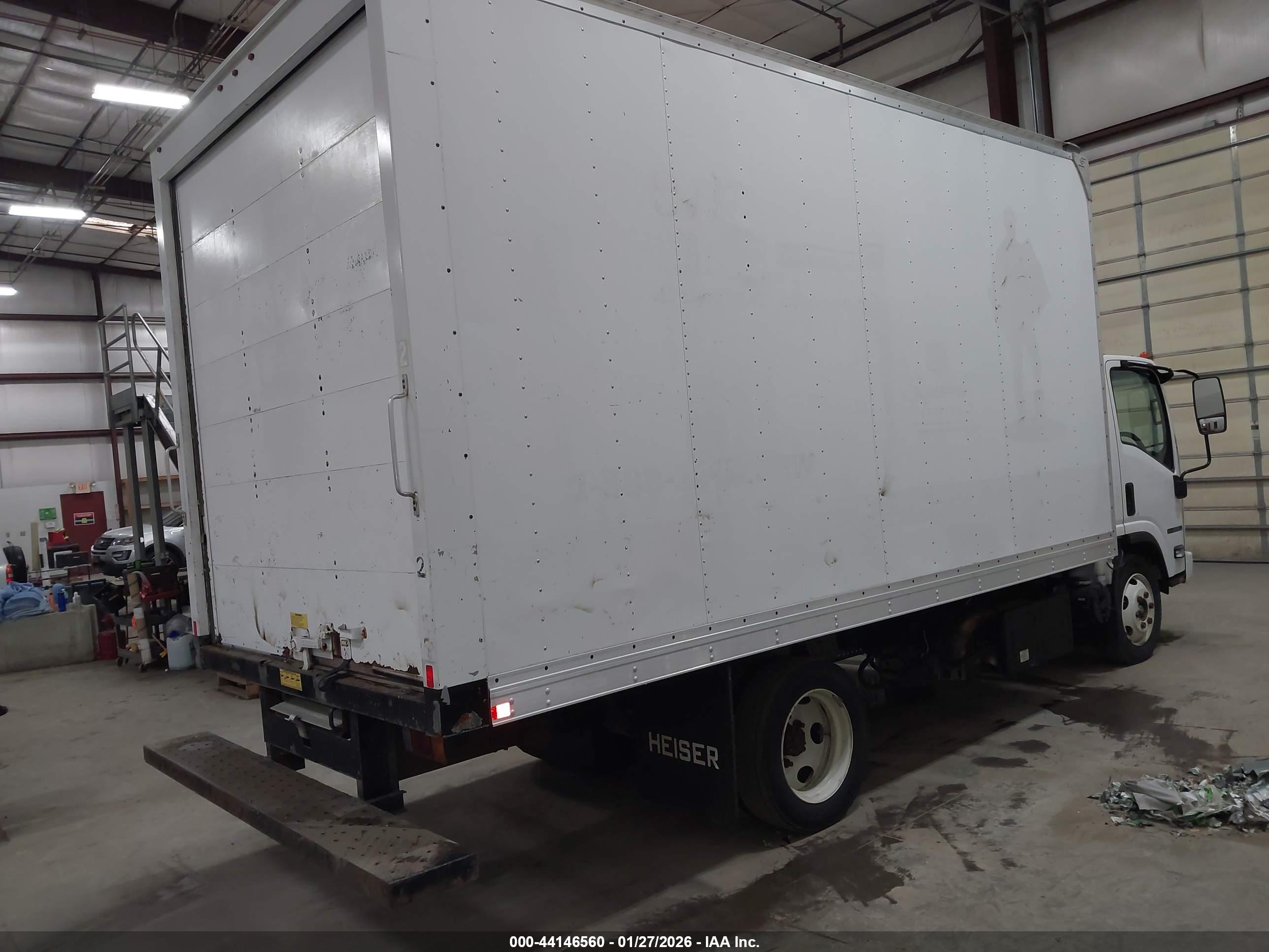 ISUZU NPR image 4