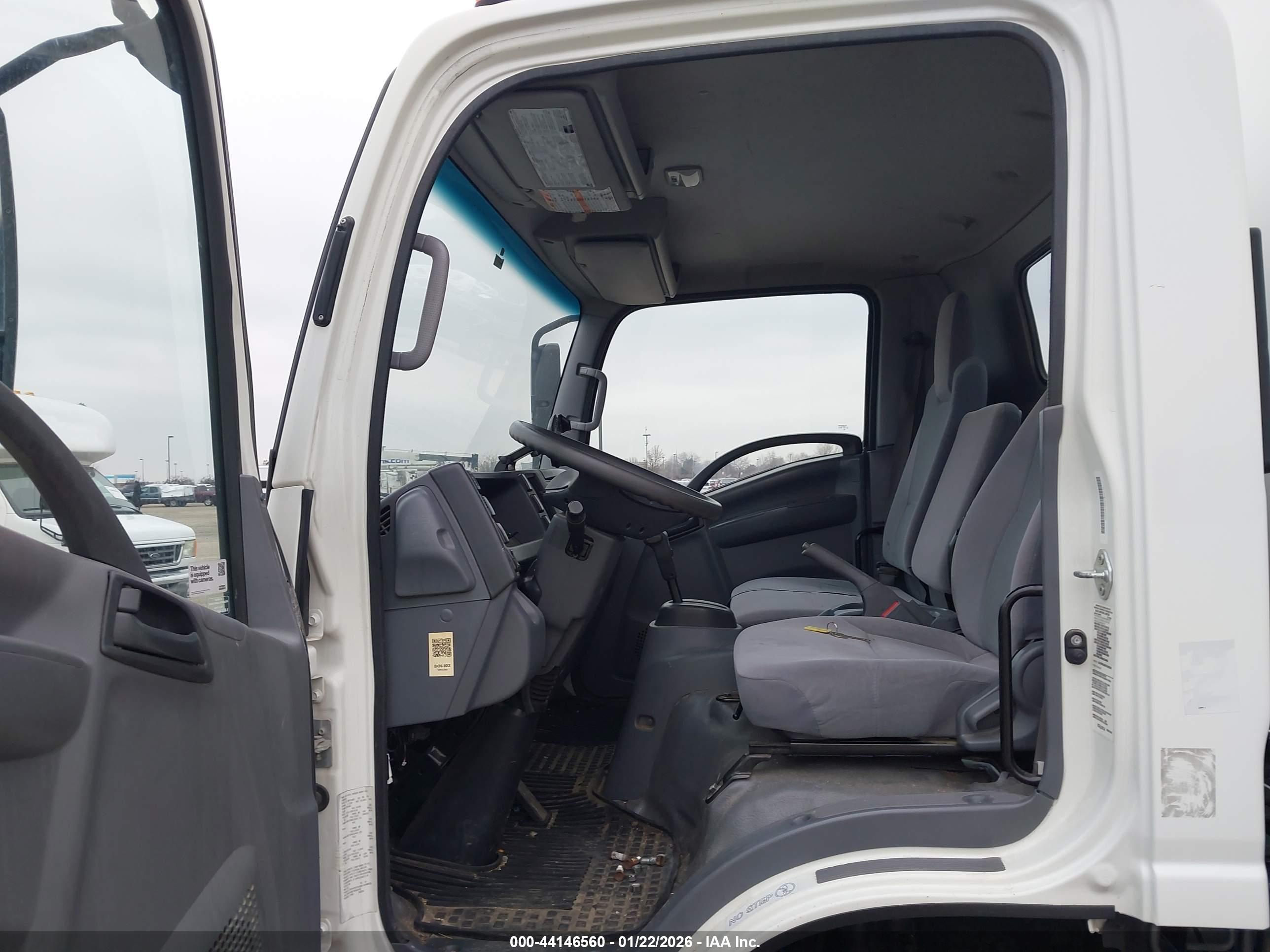 ISUZU NPR image 8